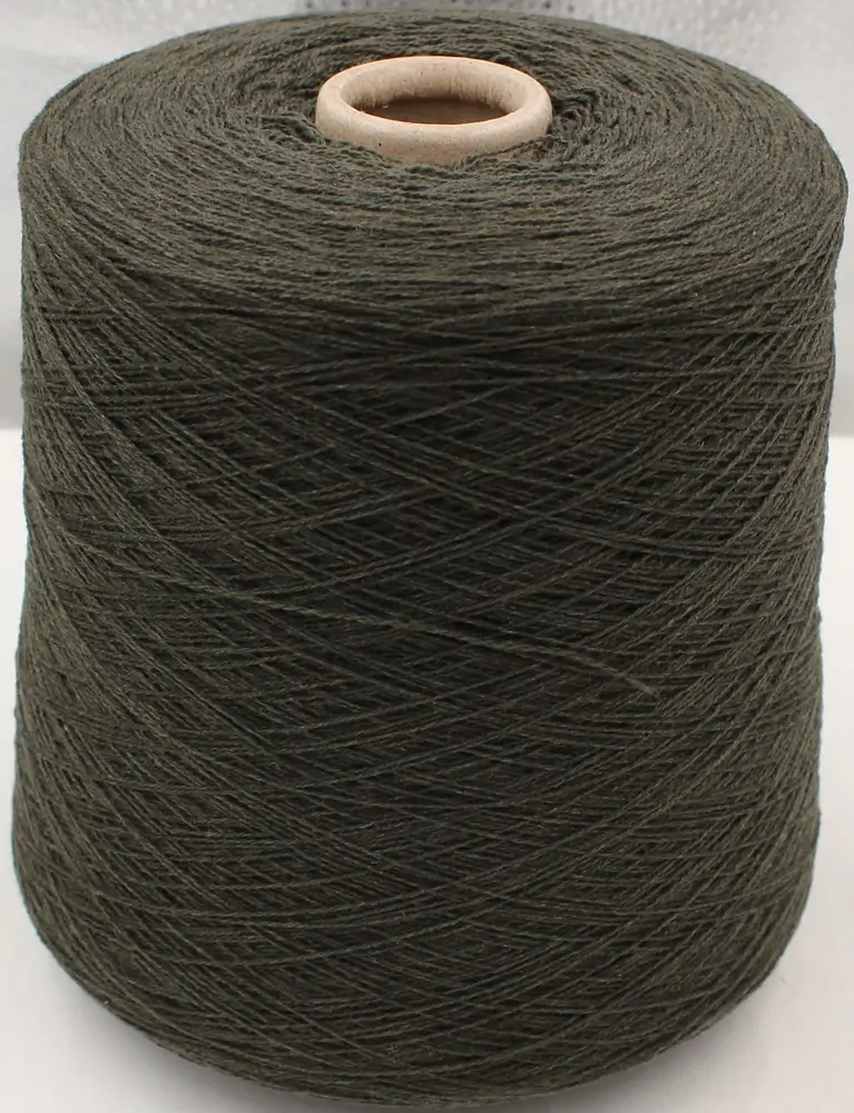 Kašmyras 100 proc. Spalva: chromo žalia. 670 g. 100 g - 1400 m