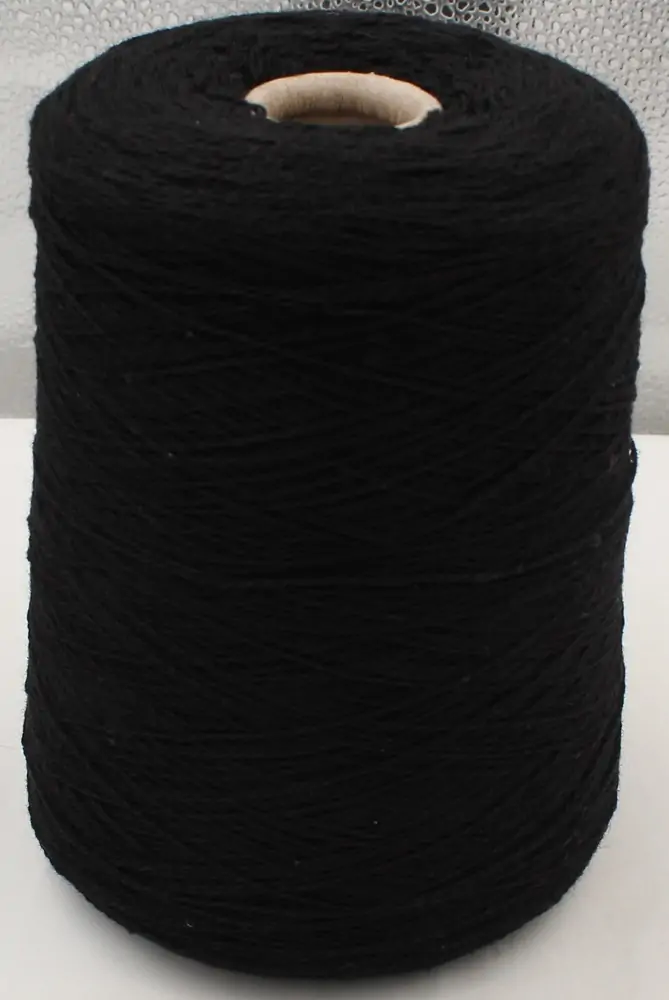 Kašmyras 100 proc. Spalva: juoda. 610 g. 100 g - 700 m