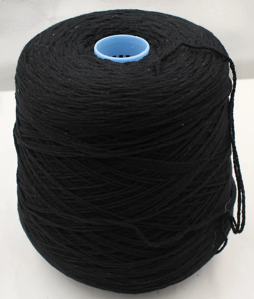 Kašmyras 100 proc. Spalva: juoda. 520 g. 100 g - 350 m