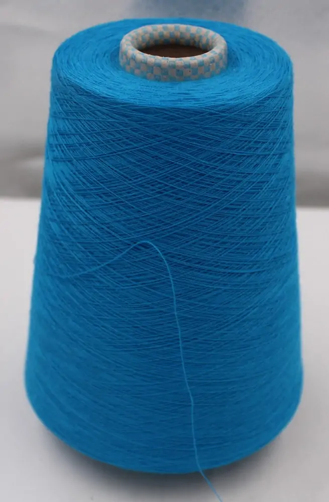 Kašmyras 100 proc. Spalva: gencijono mėlyna. 520 g. 100 g - 3000 m