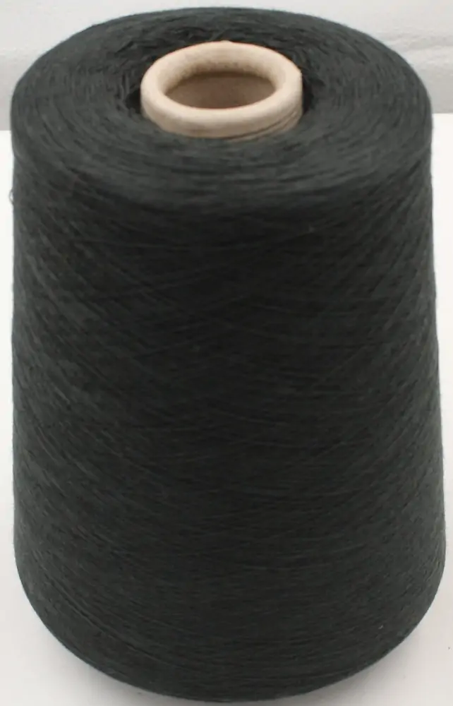 Kašmyras 100 proc. Spalva: butelio žalia. 680 g. 100 g - 3000 m