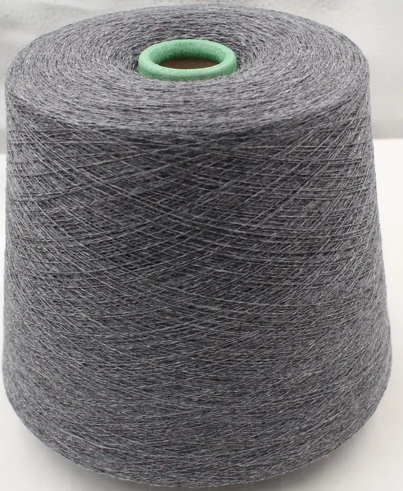 Merinas extrafine 70 proc./kašmyras 30 proc. Spalva: tamsi pilka. 560. 100 g - 1500m