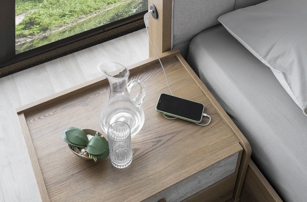 MOMBO Bedroom Set