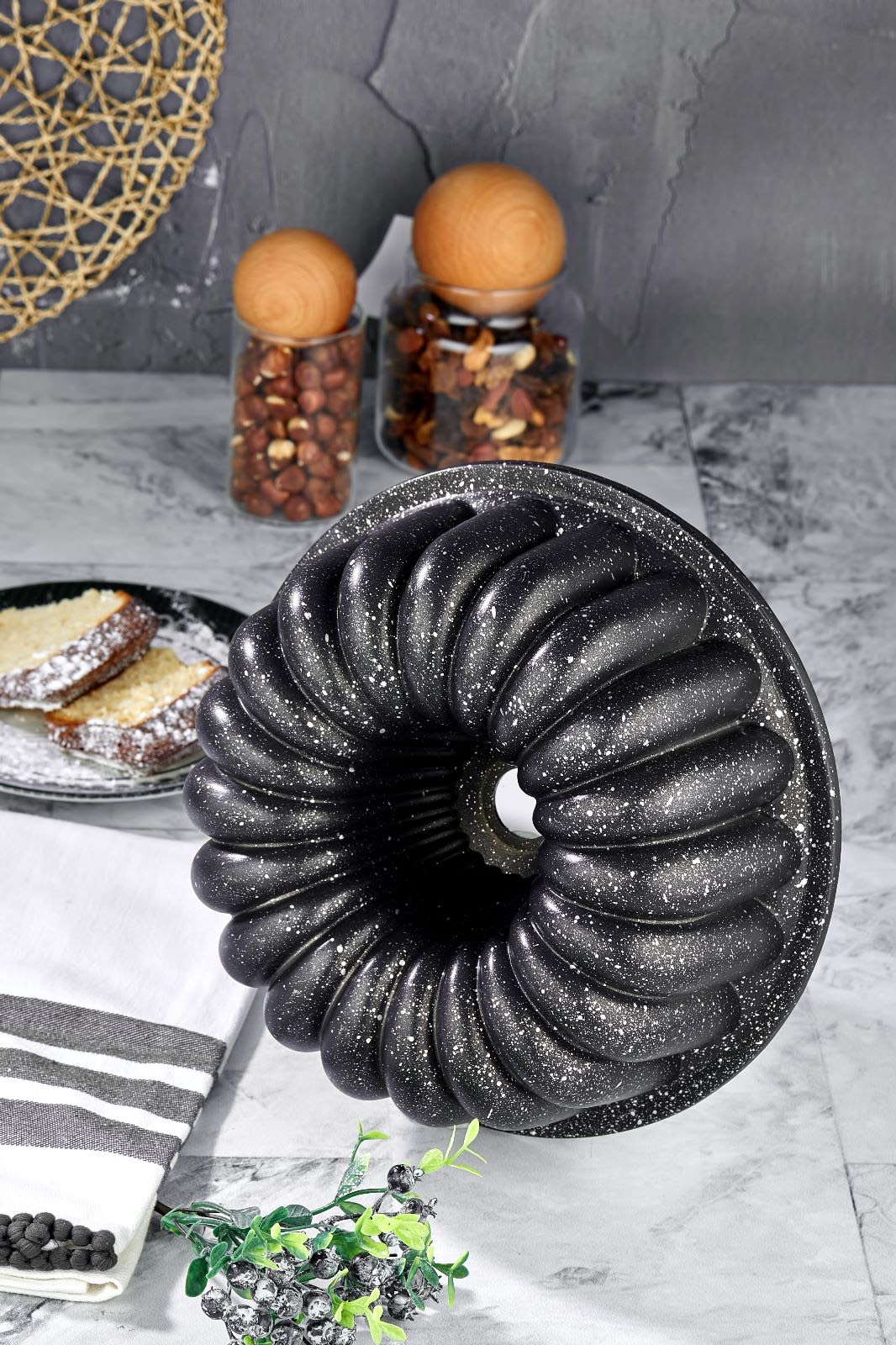 GRANITE-COATED CAKE MOLD
