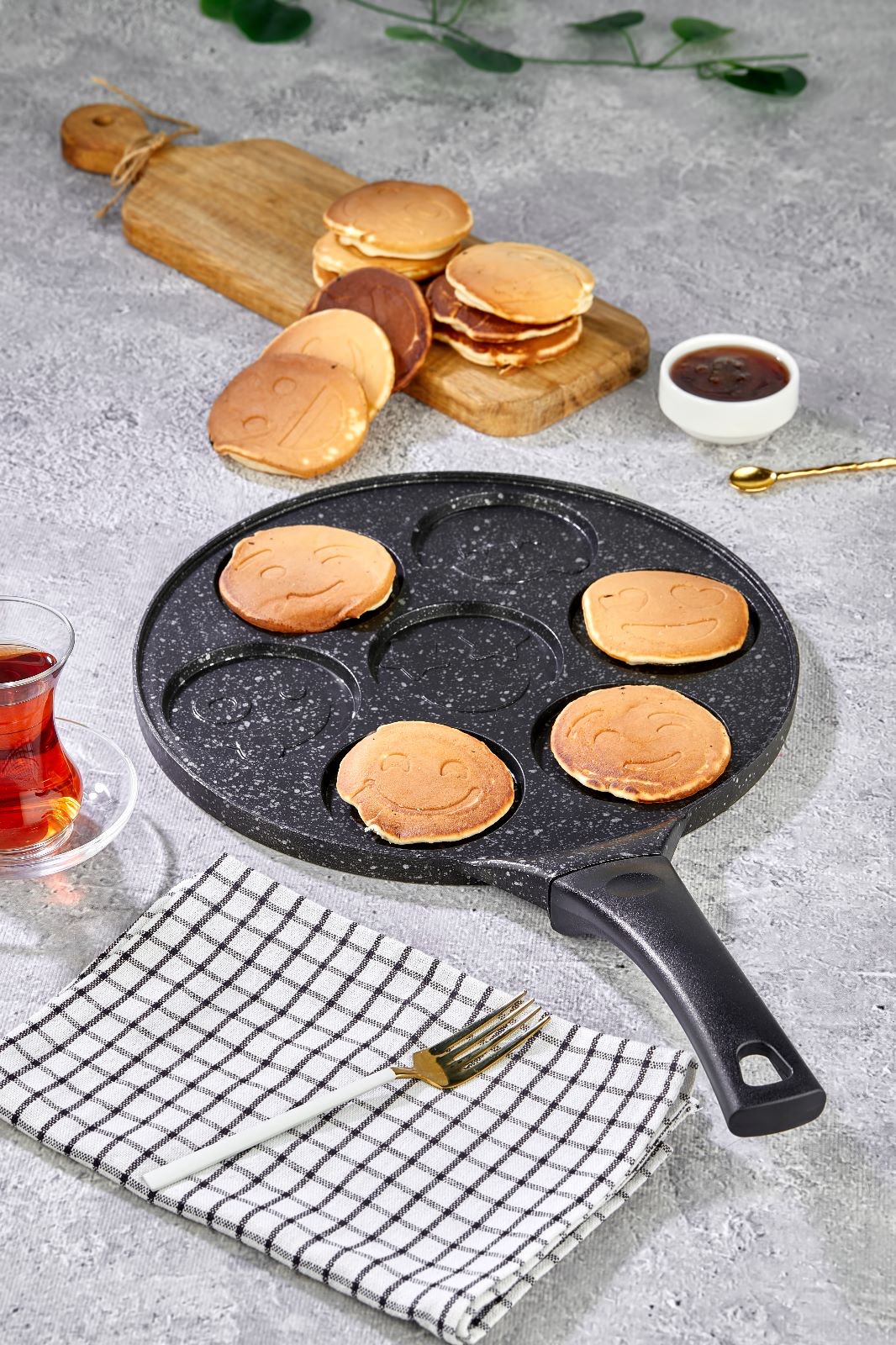7-COMPARTMENT PANCAKE PAN
