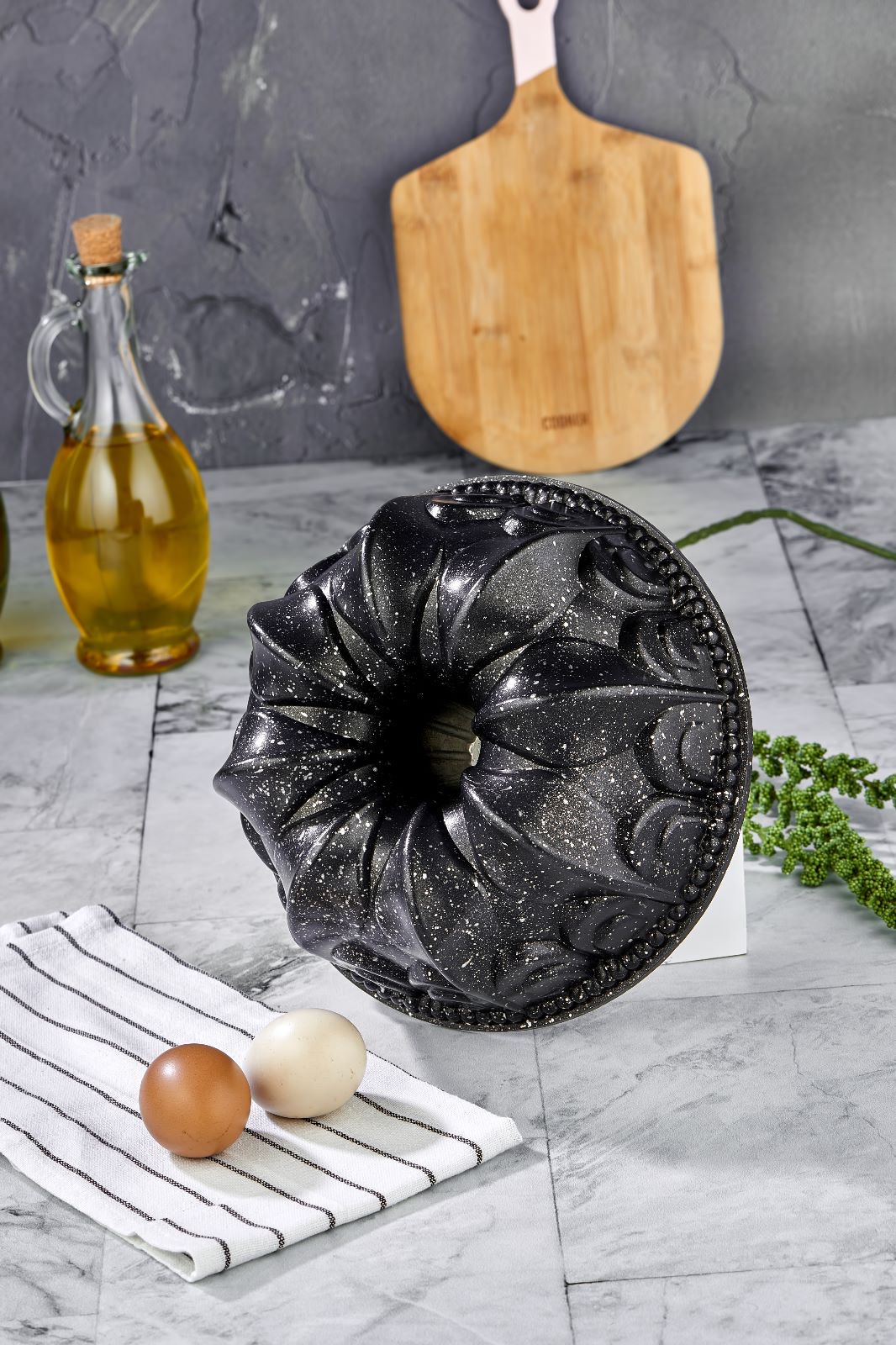 GRANITE CROWN CAKE MOLD