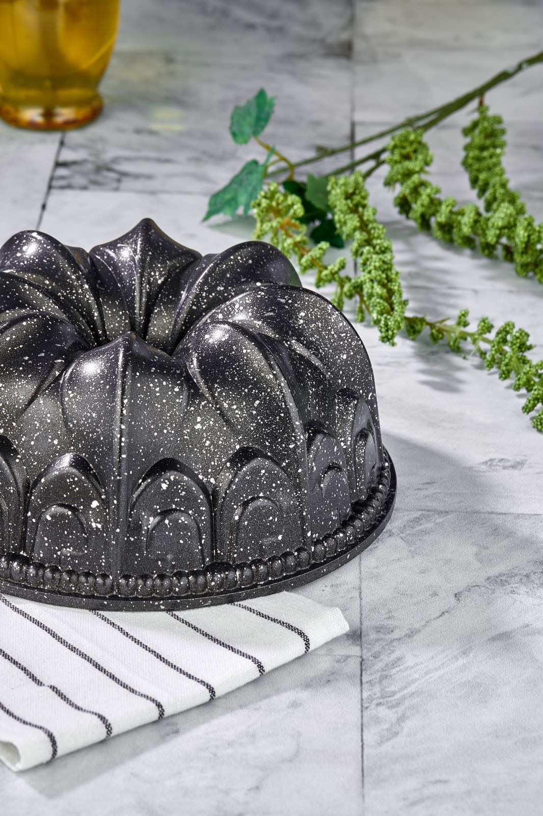 GRANITE CROWN CAKE MOLD