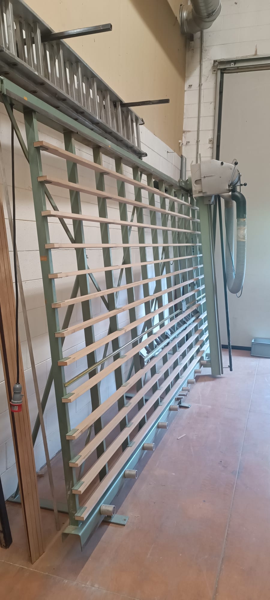 Sezionatrice verticale Striebig