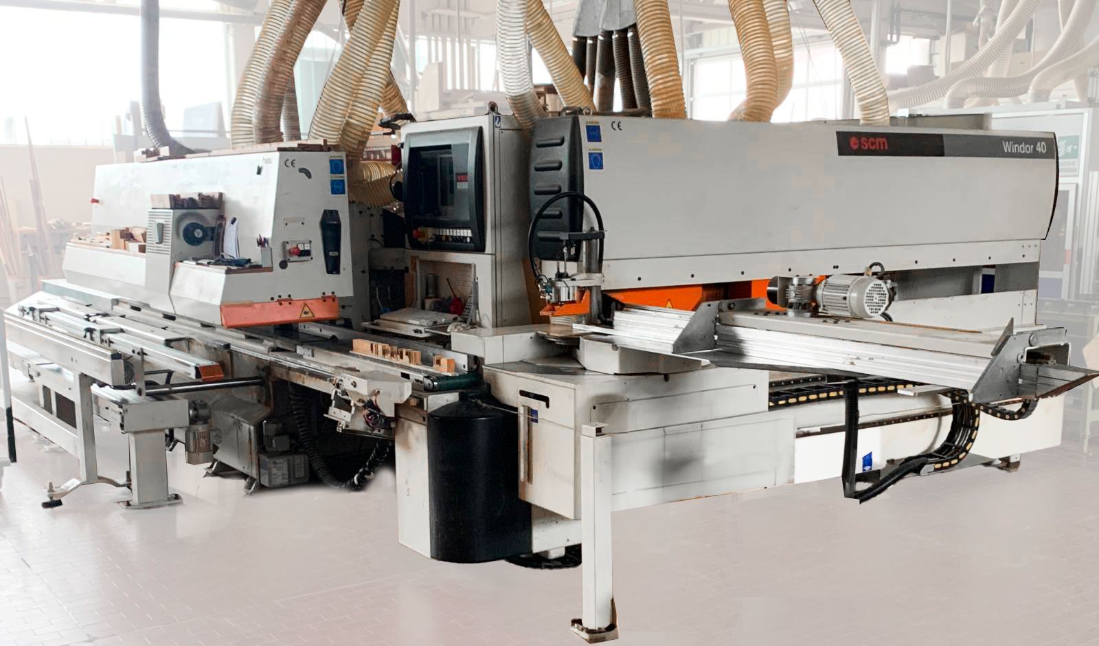 Centro di lavoro per serramenti Scm