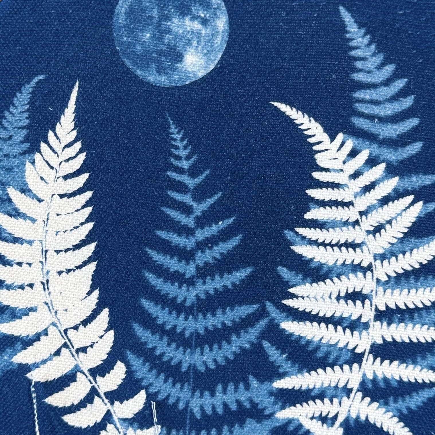 Cyanotype sur tissu - diamètre 18,5 cm