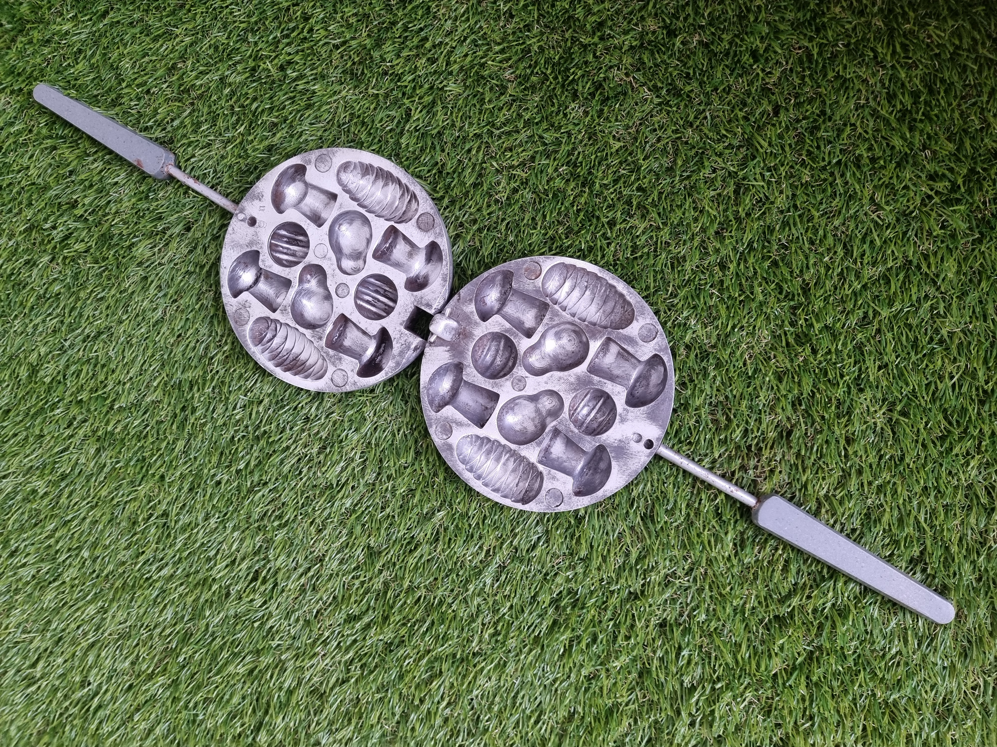 Asorti (grybukai ir kankorėžiai) keptuvė