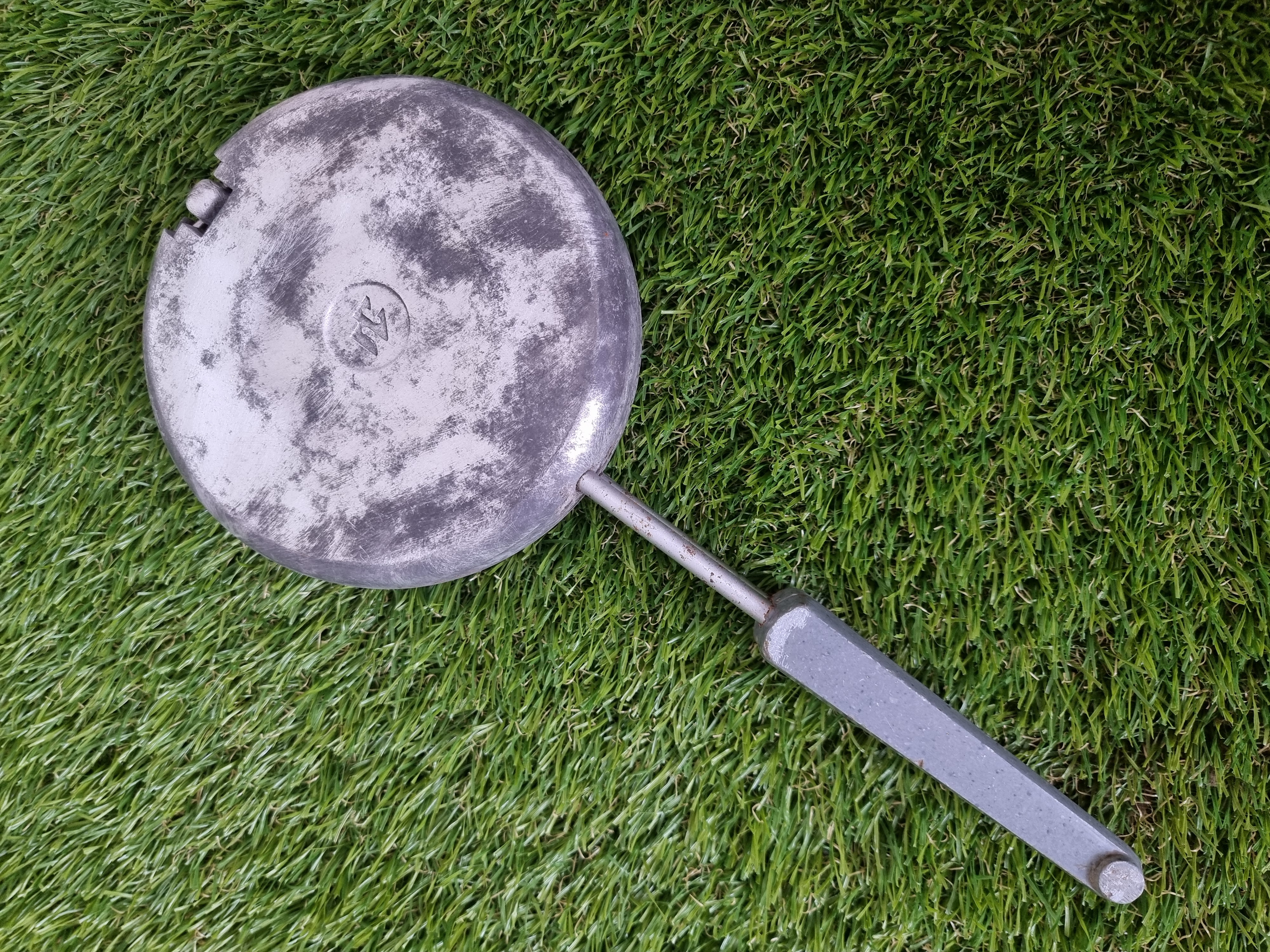 Asorti (grybukai ir kankorėžiai)  keptuvė