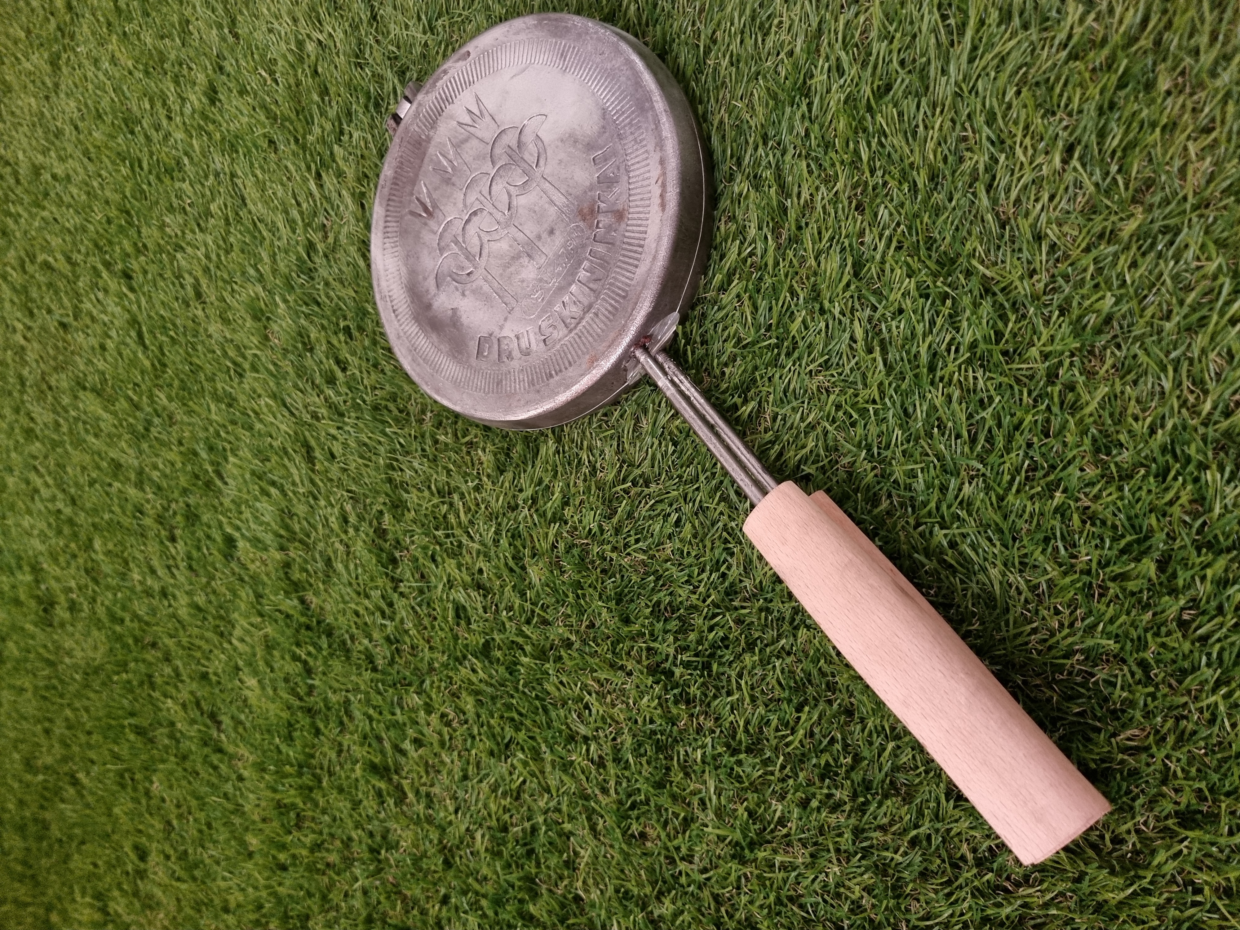 Asorti (Antytė, šuniukas, meškutis, gaidelis, kiaulytė, žuvytė ir voveraitė) keptuvė