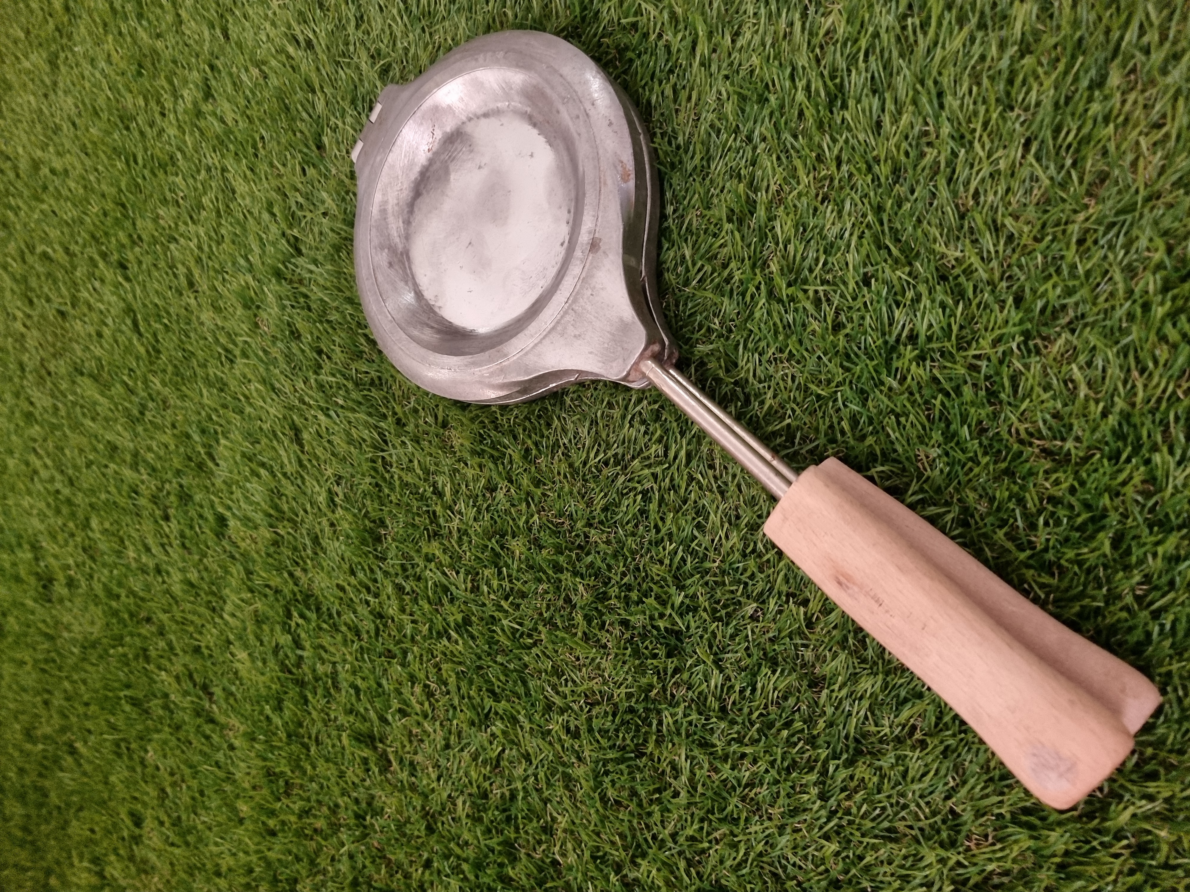 Asorti (4 kankorėžiai, 3 kriauklės, 3 grybukai ir 4 riešutėliai) keptuvė