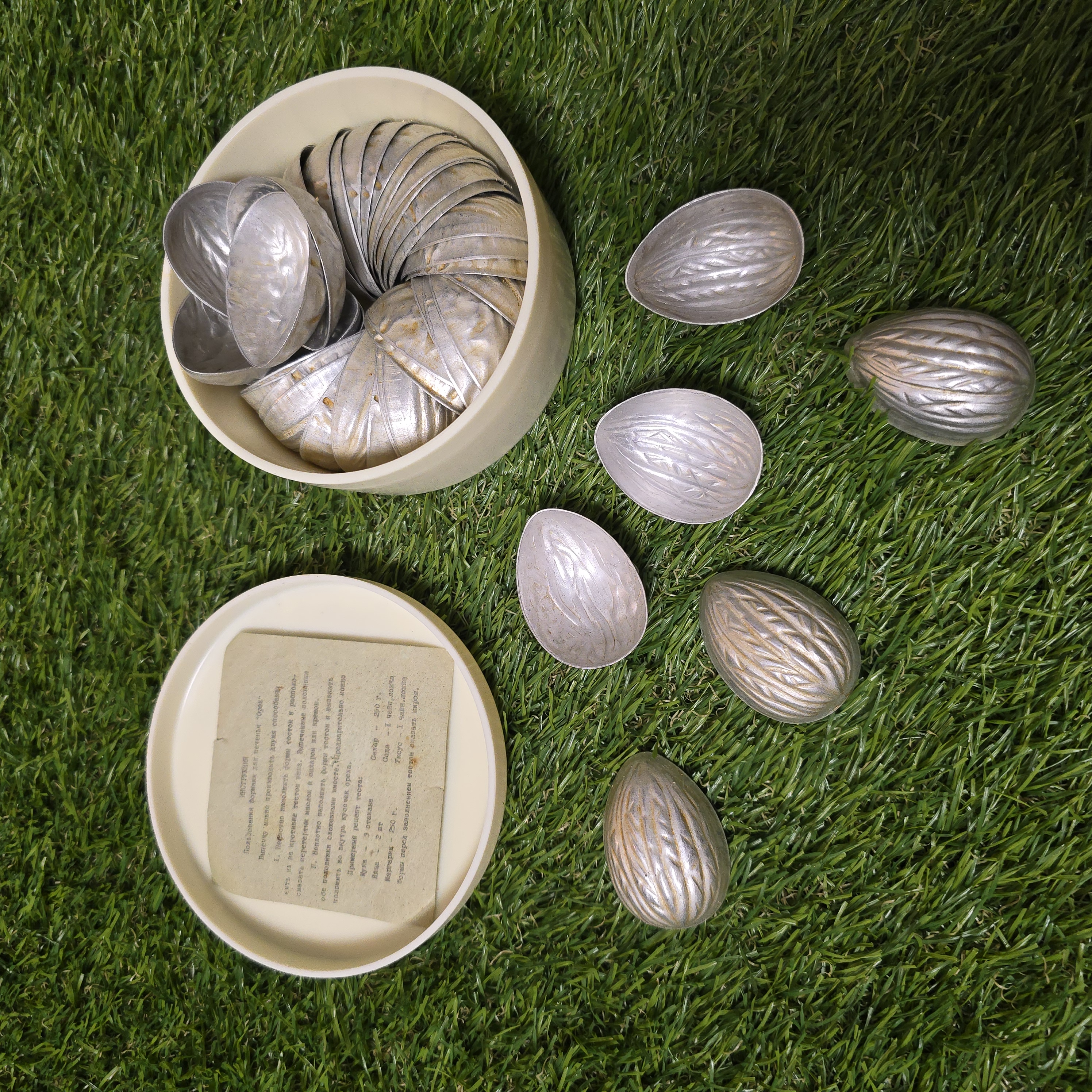 Riešutėlių formelių rinkinys dėžutėje