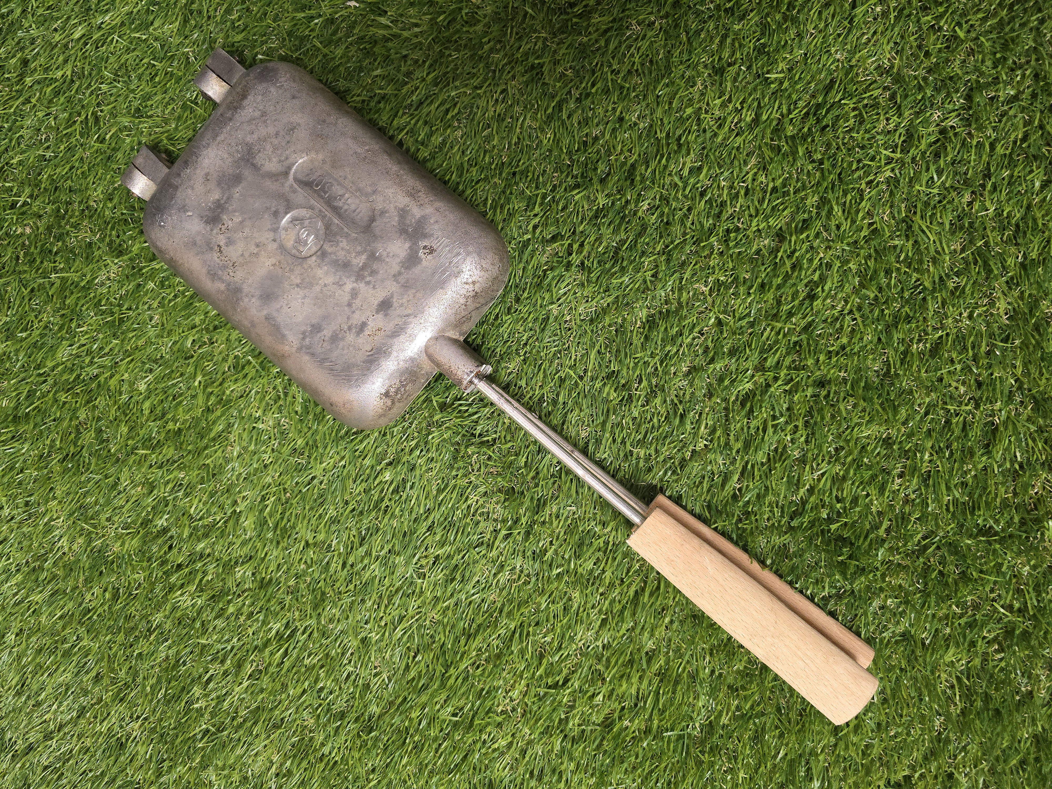 Grybukų ir riešutėlių keptuvė