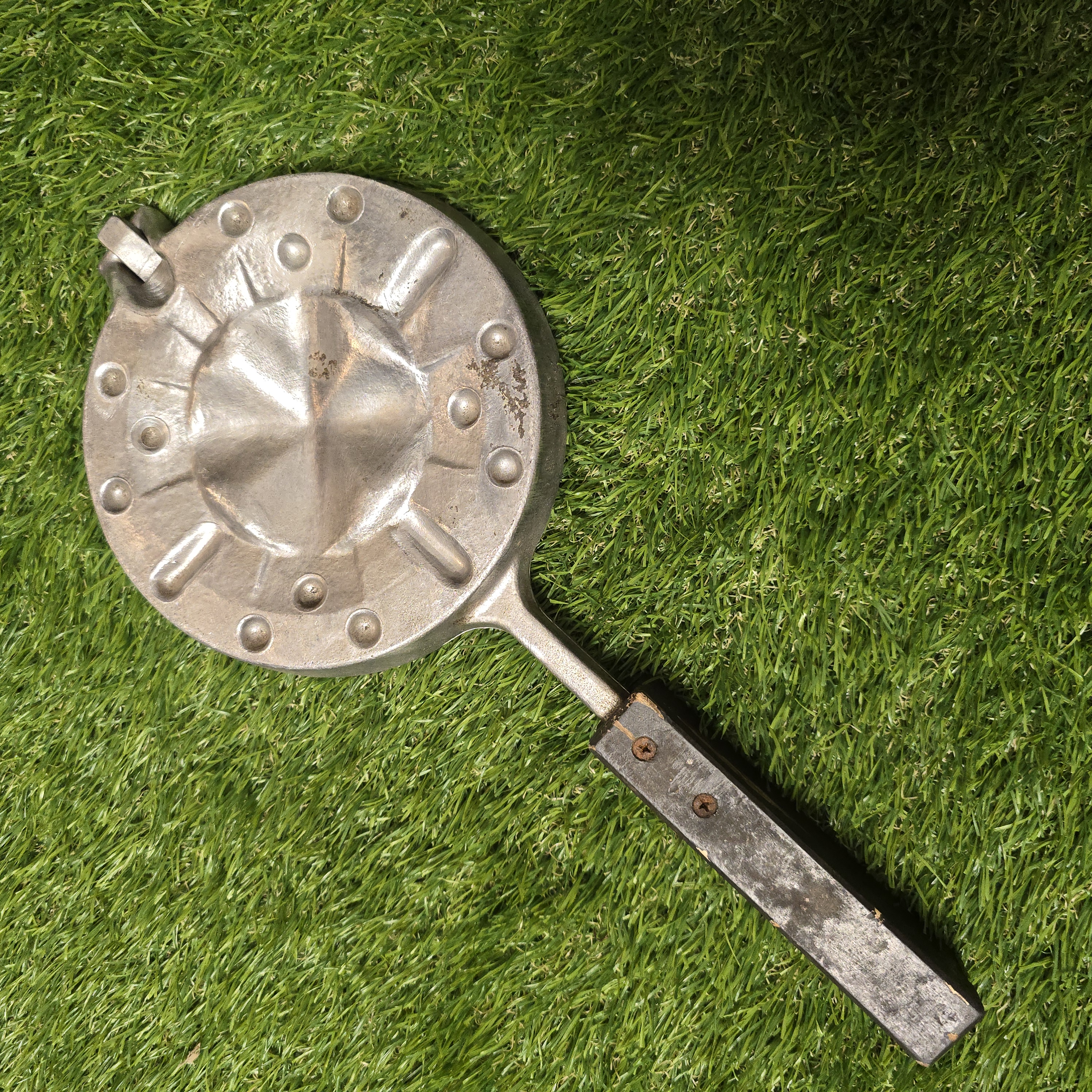 Asorti keptuvė (kankorėžiai, riešutėliai, grybukai)