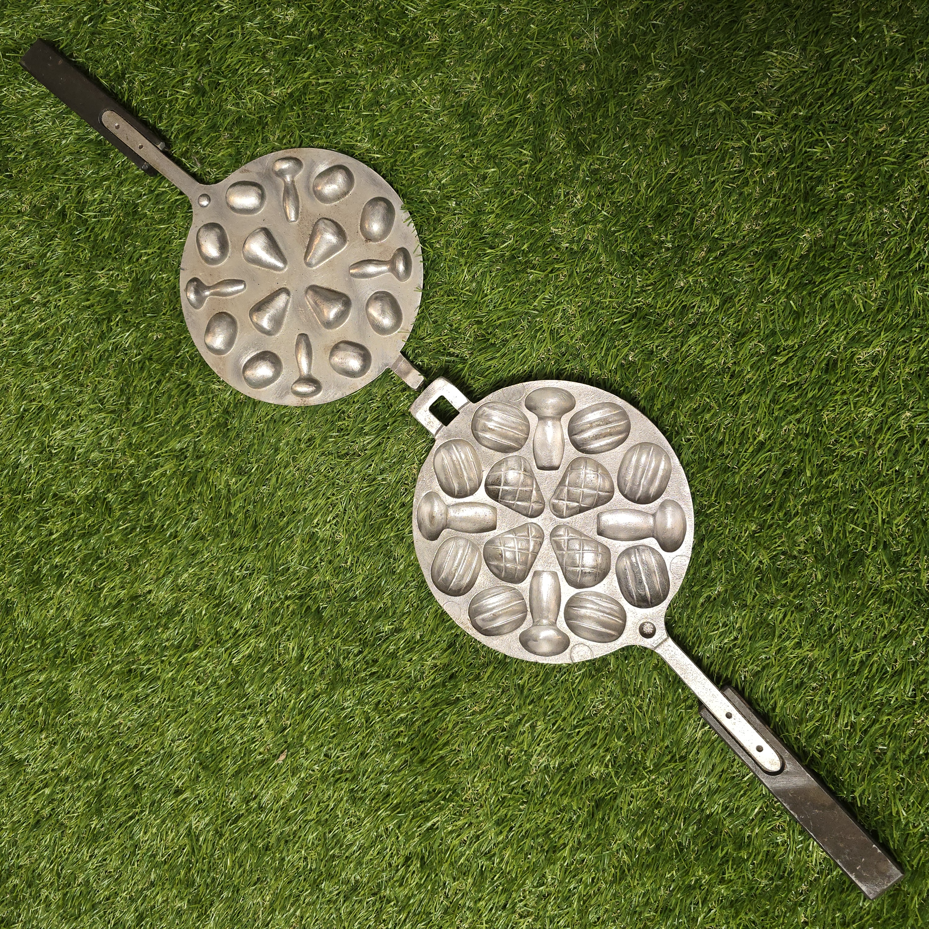 Asorti keptuvė (kankorėžiai, riešutėliai, grybukai)