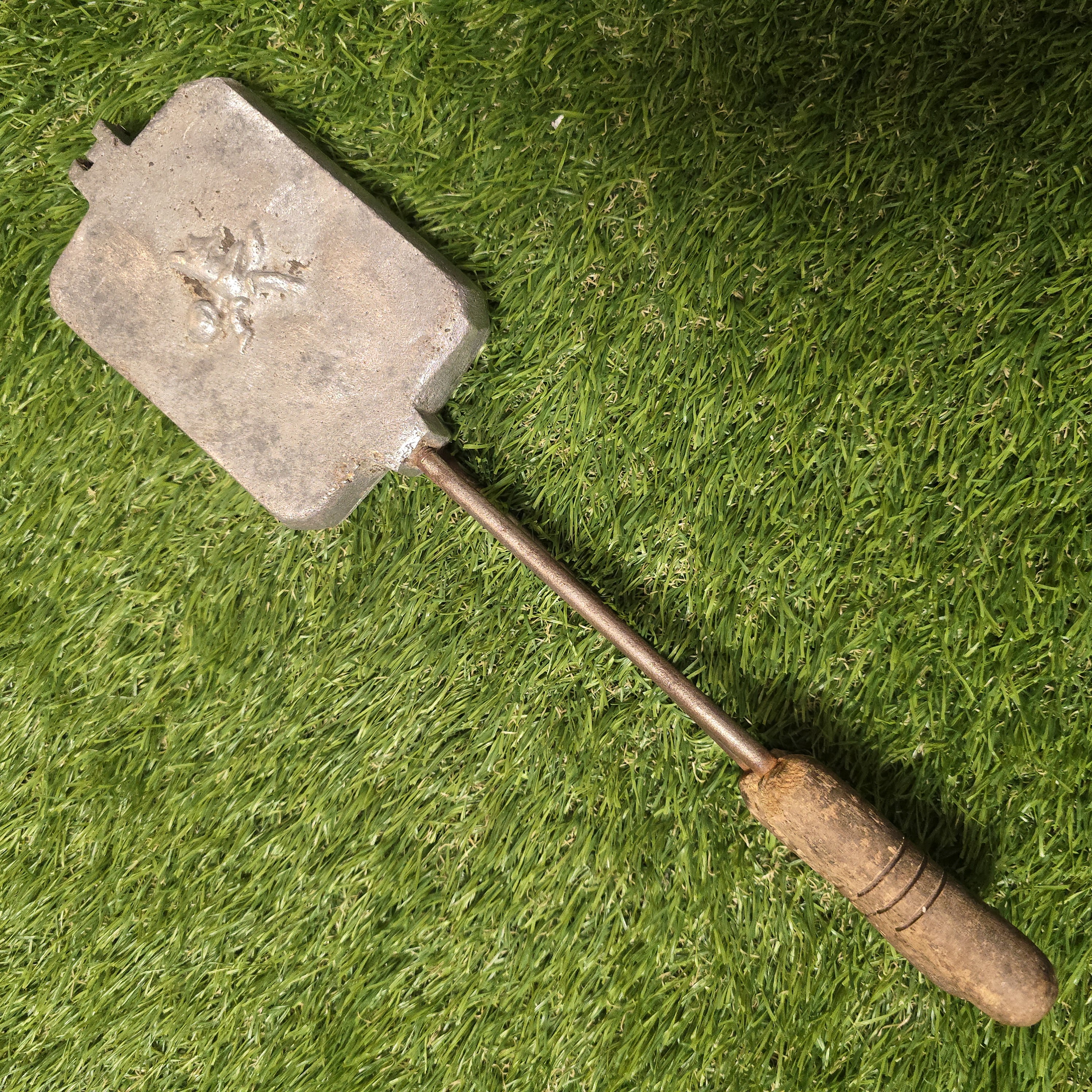 Senovinė asorti keptuvė (paukštelis, zuikutis, 2 voverės)