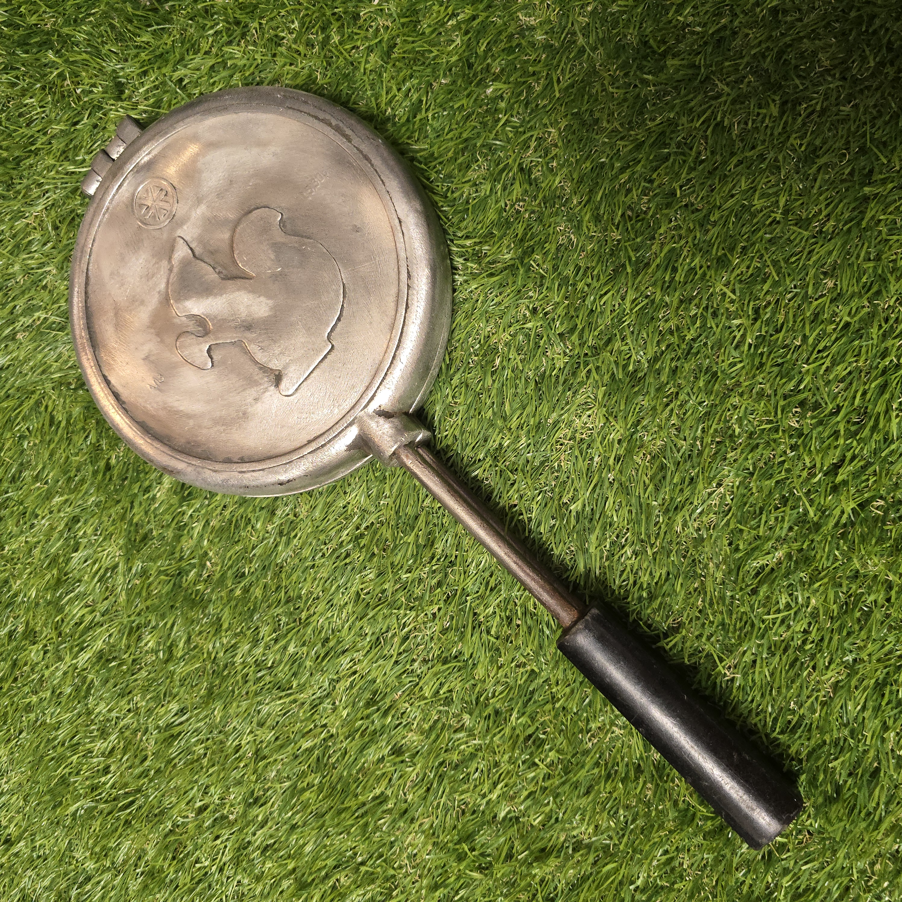 Senovinė asorti keptuvė (2 voveraitės ir 3 grybukai)