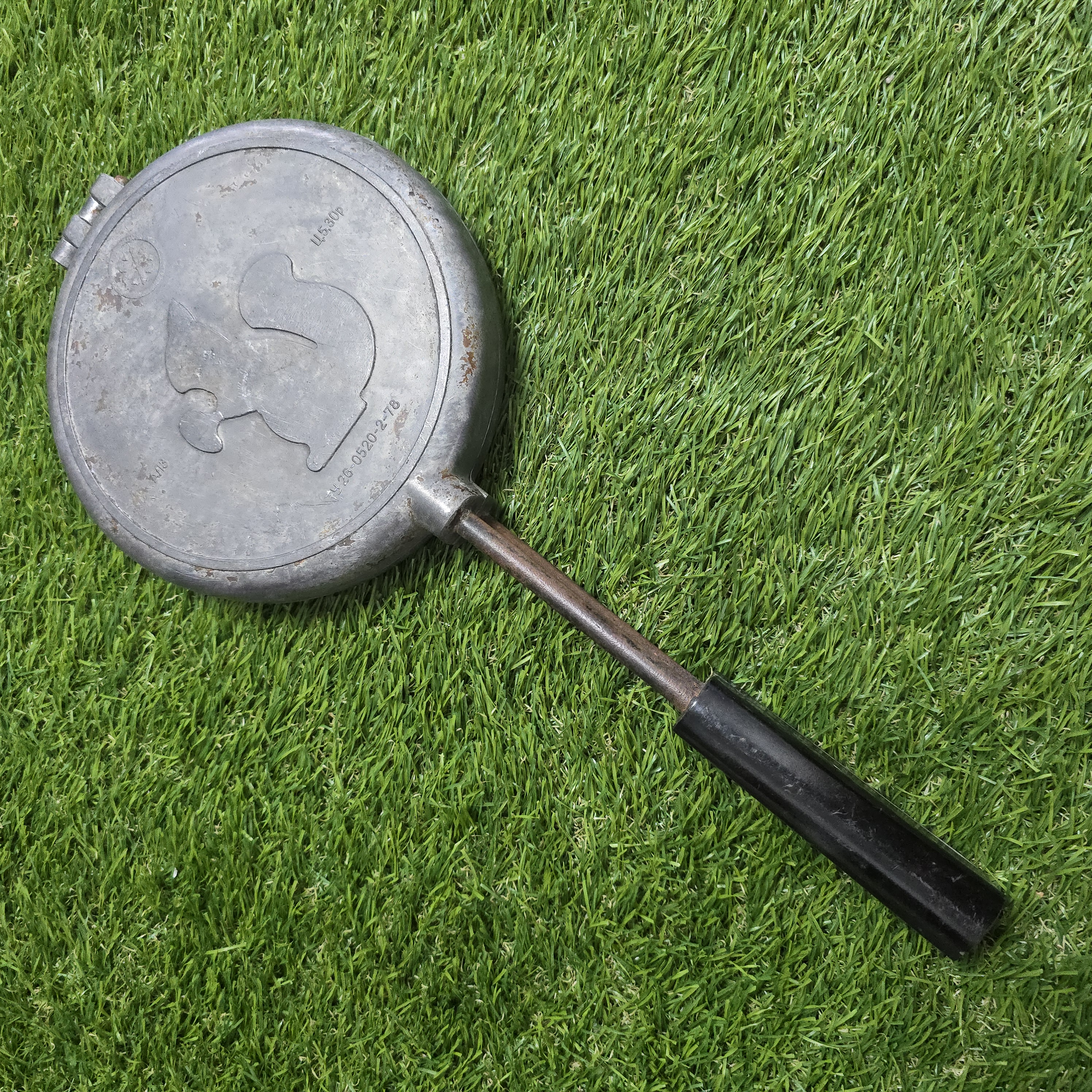 Senovinė asorti (2 voveraitės ir 3 grybukai) keptuvė