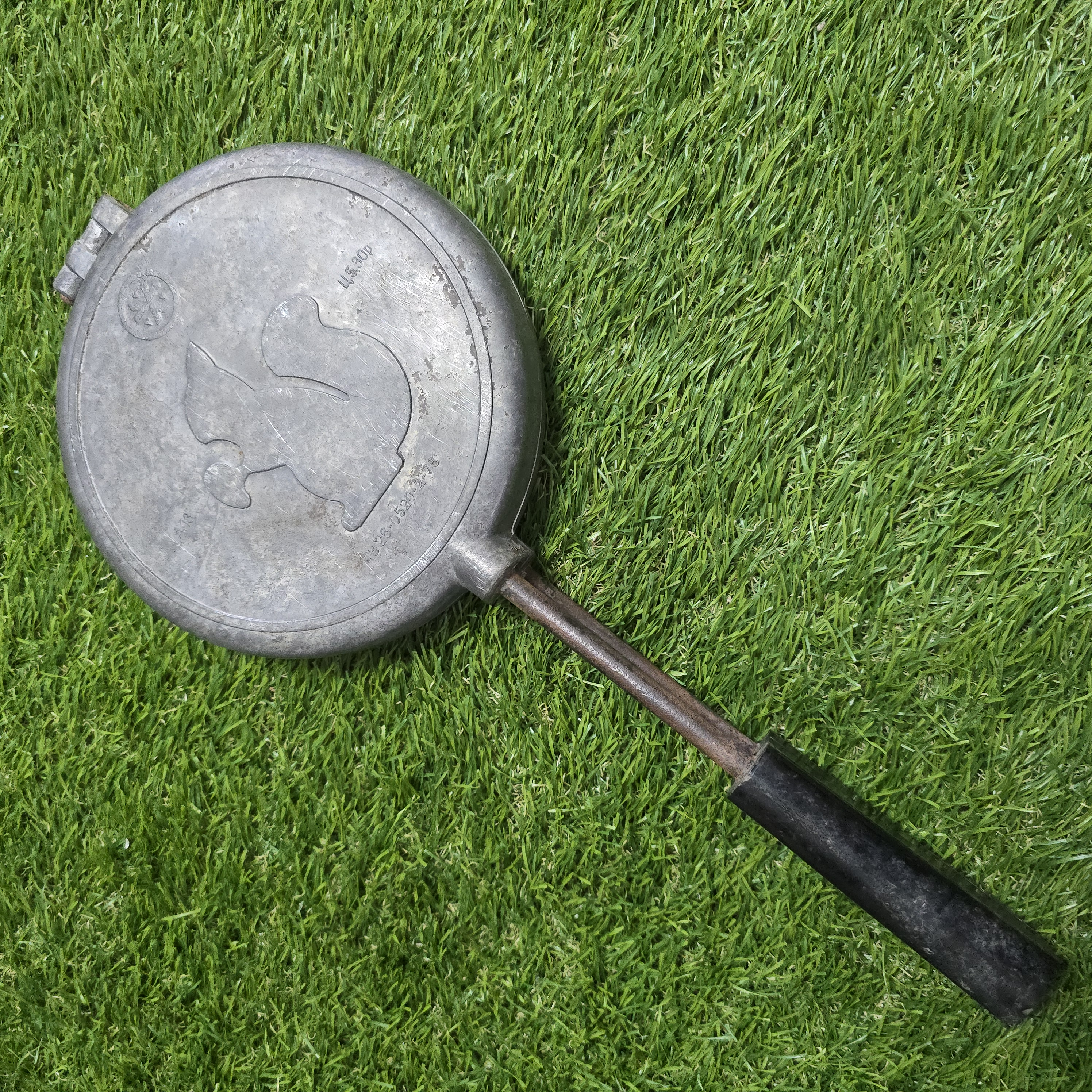 Senovinė asorti (2 voveraitės ir 3 grybukai) keptuvė