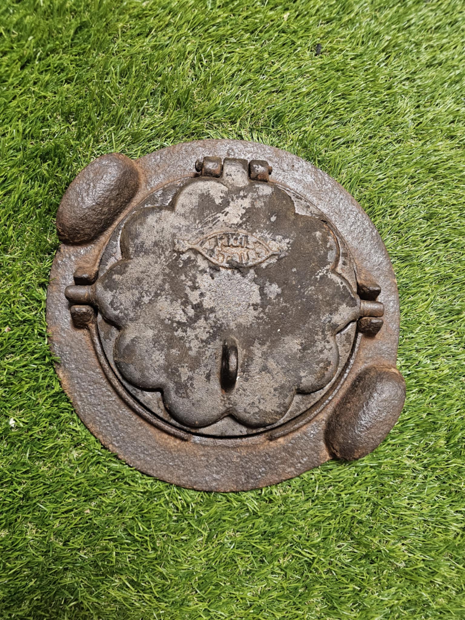 Vartoma čirvinė keptuvė