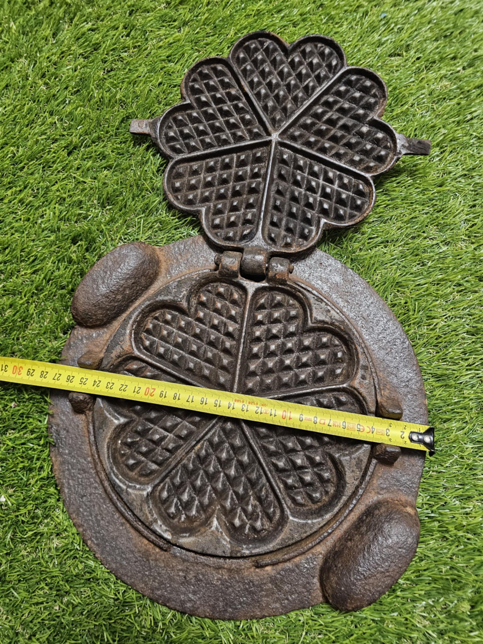 Vartoma čirvinė keptuvė