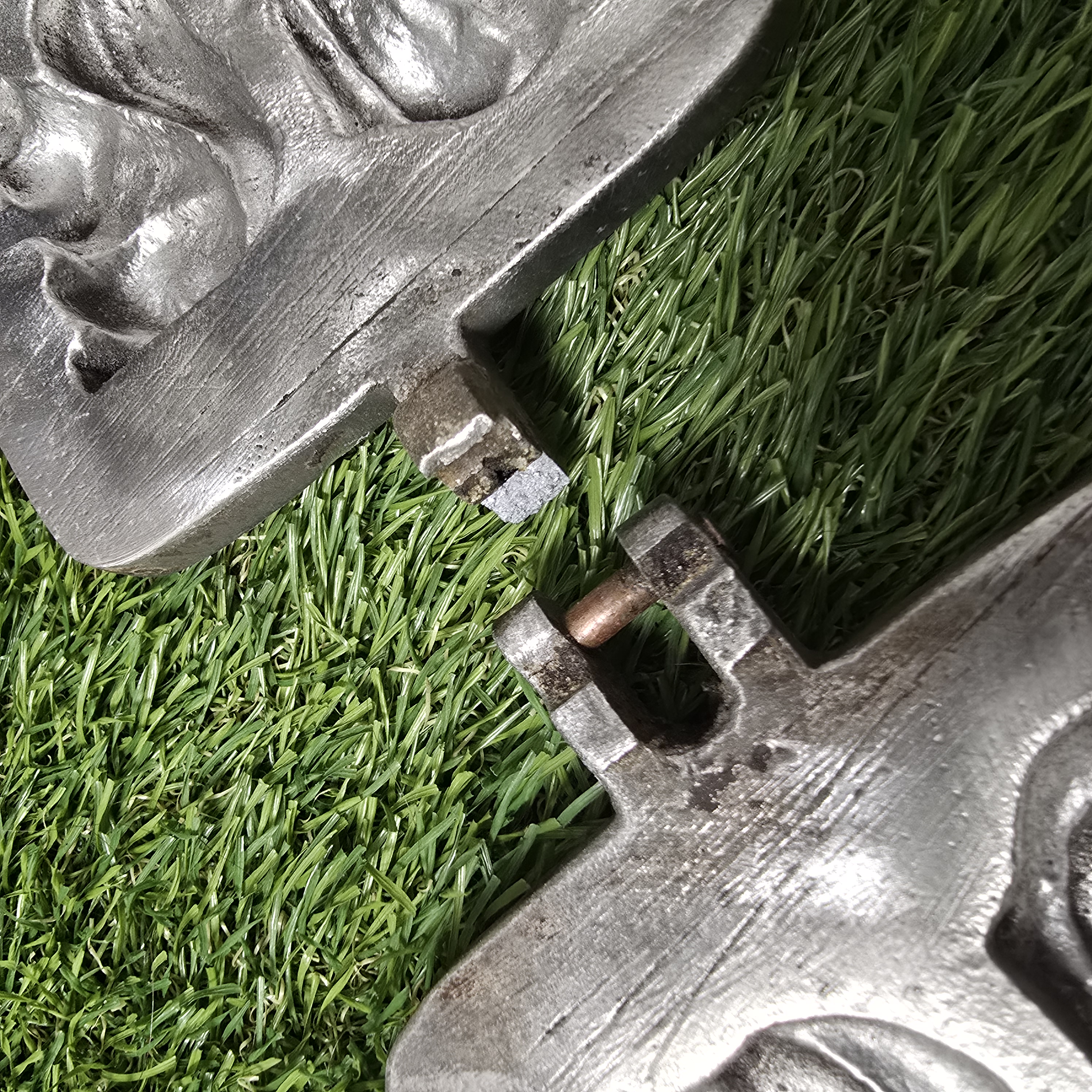 Senovinė asorti keptuvė (paukštelis, zuikutis, 2 voverės, 2 grybukai) SU VYRIO DEFEKTU