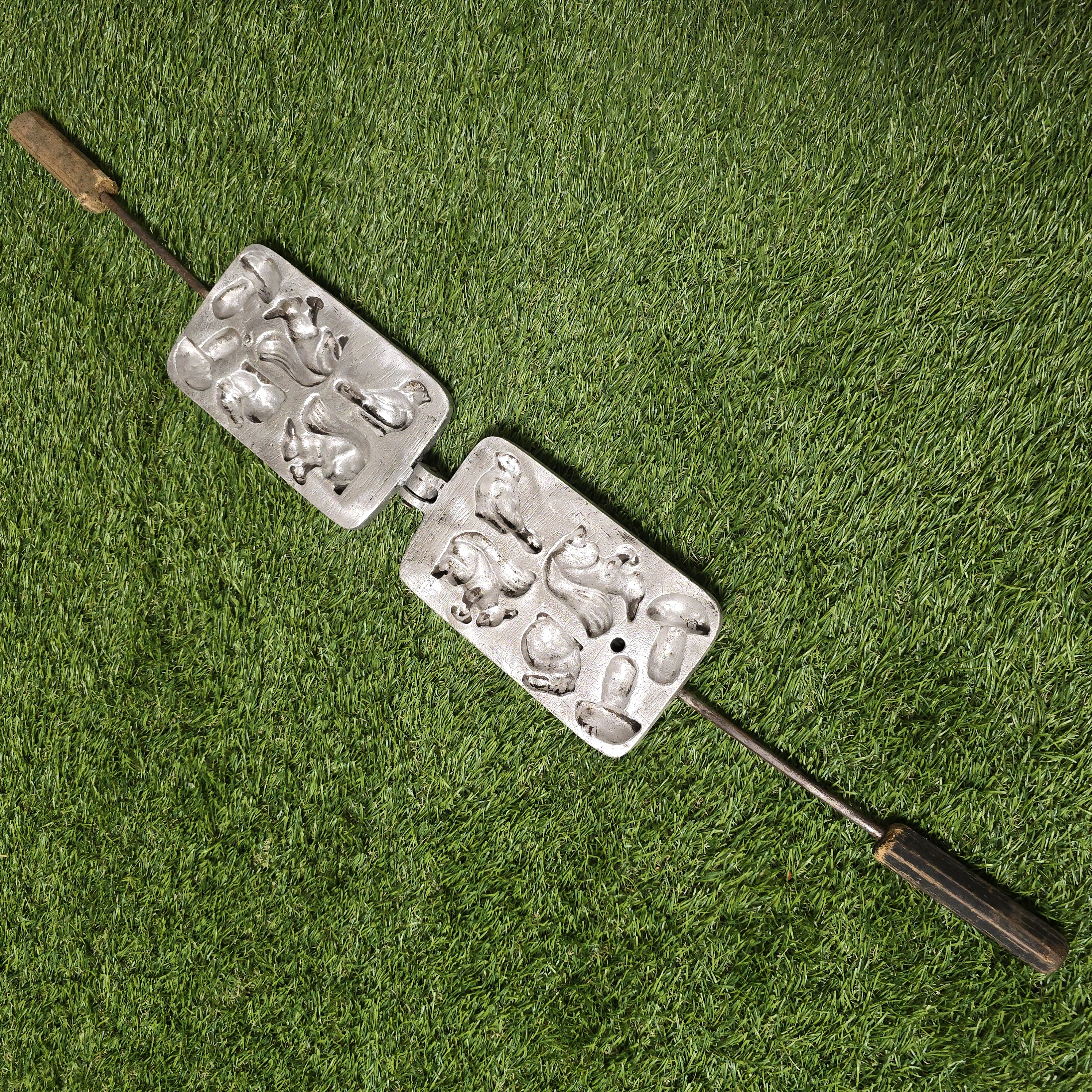 Asorti keptuvė (paukštelis, zuikutis, 2 voverės, 2 grybukai) SU DEFEKTU