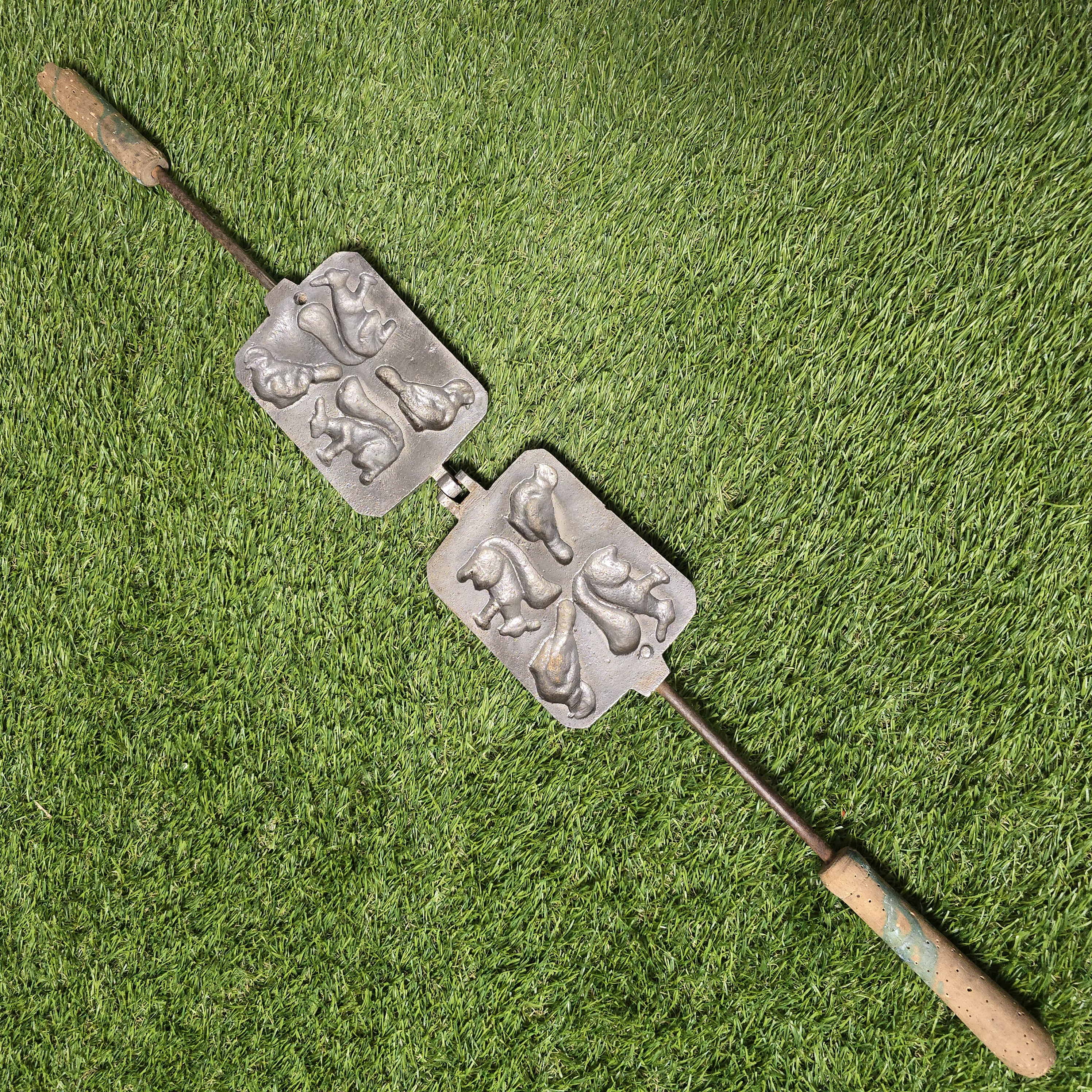 Senovinė asorti (2 voveraitės ir 2 paukšteliai) keptuvė SU DEFEKTU