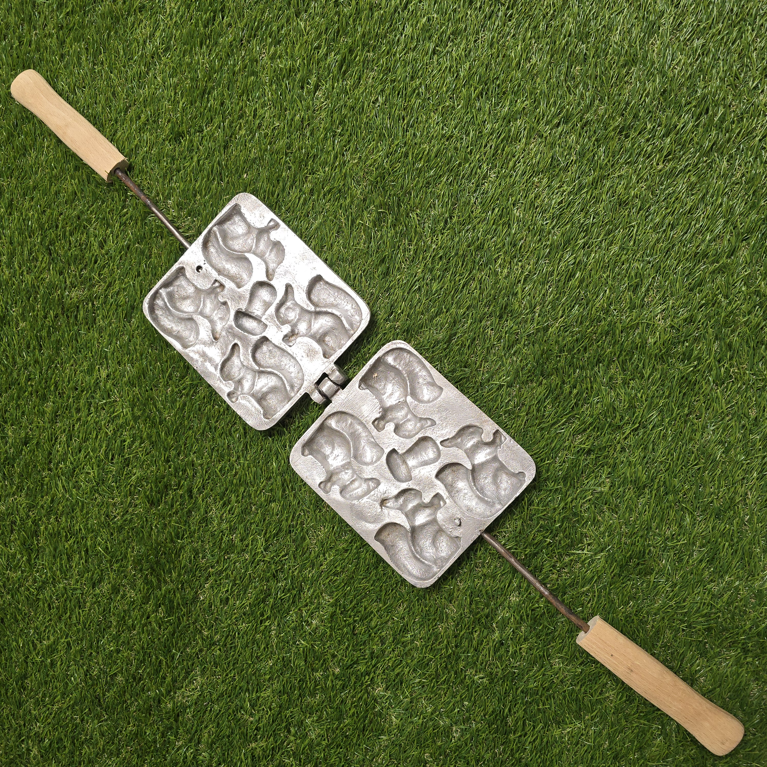 Senovinė asorti (4 voveraitės ir 1 grybukas) keptuvė