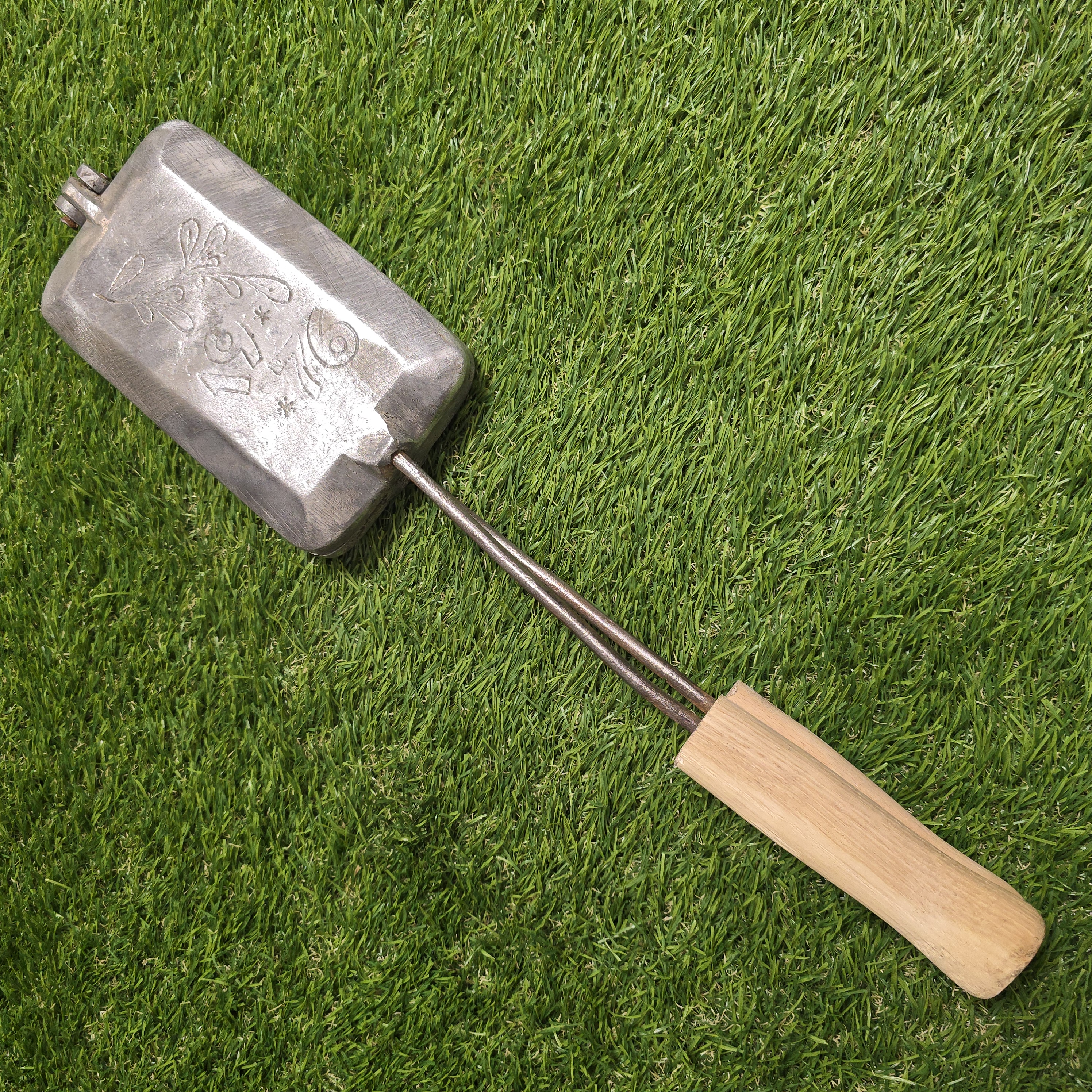 Senovinė asorti (2 voveraitės, zuikis, paukštukas) keptuvė