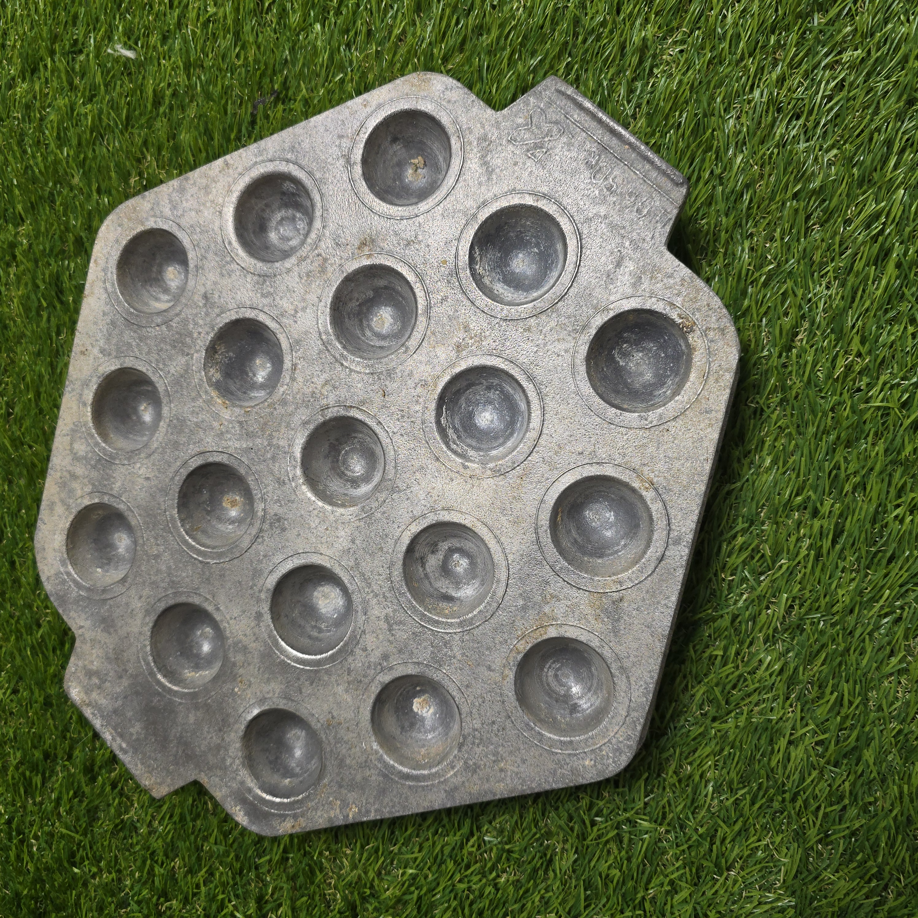 Krepšelių kepimo forma su dangčiu