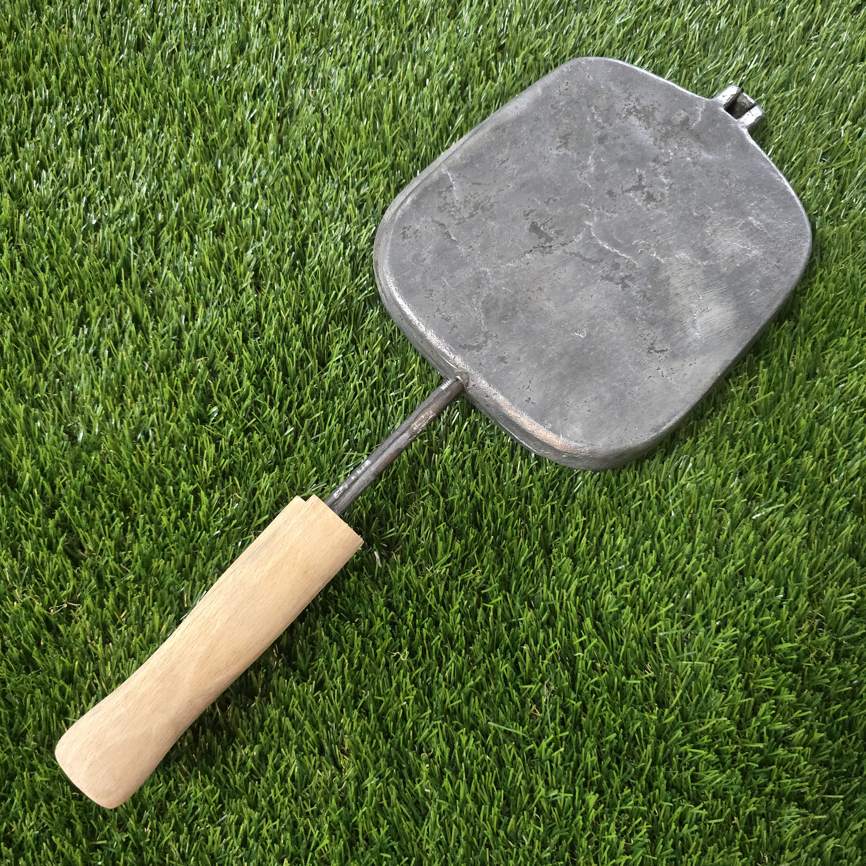 Senovinė asorti (4 voveraitės ir 2 kankorėžiai) keptuvė