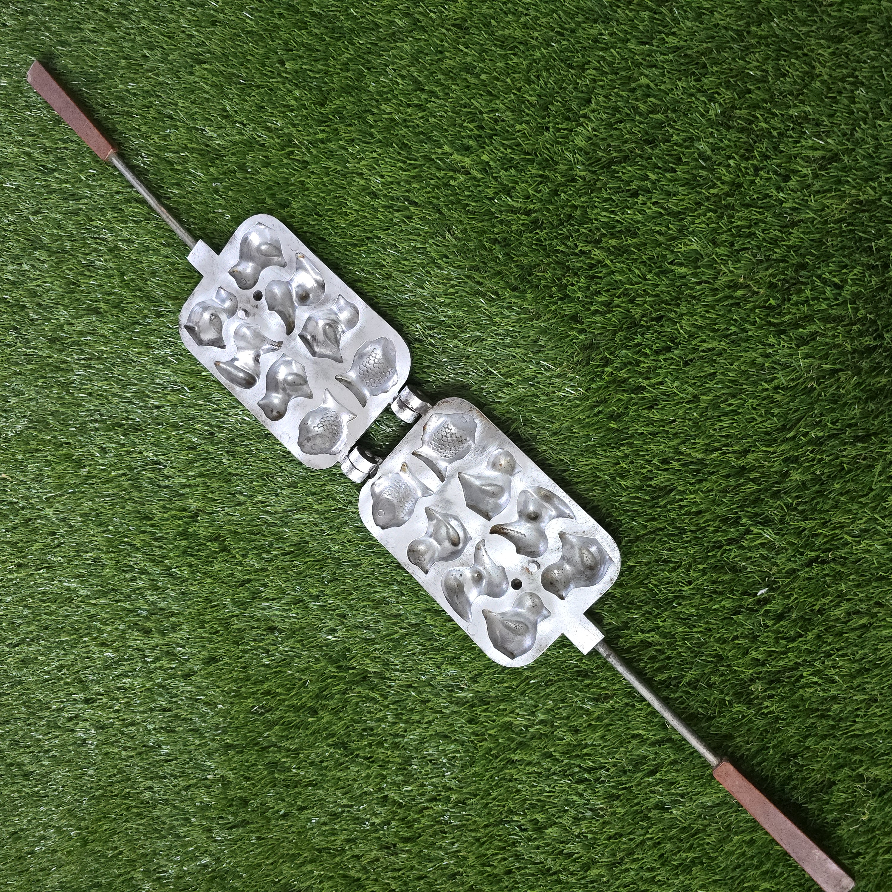 Senovinė asorti (2 paukšteliai, 2 žuvelės, 2 krokodilai ir 2 ruoniai) keptuvė