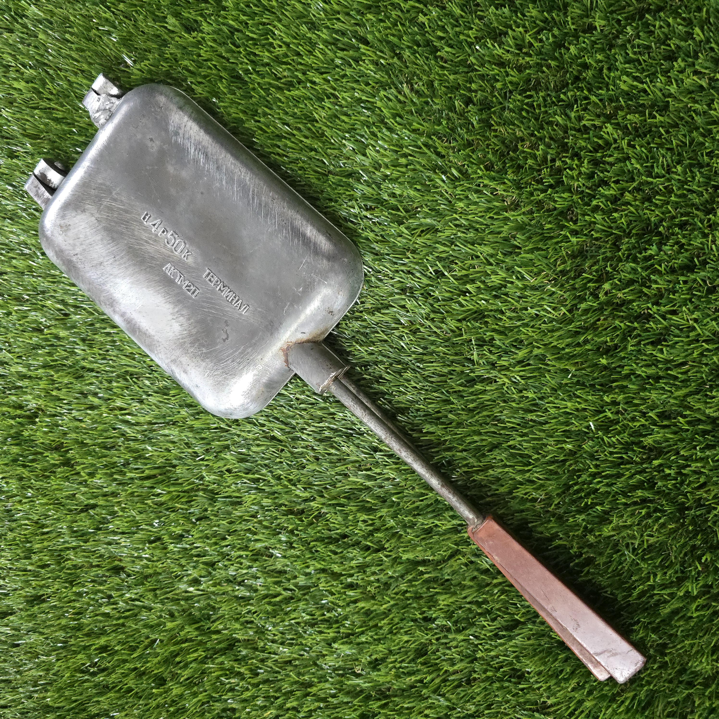 Senovinė asorti (2 paukšteliai, 2 žuvelės, 2 krokodilai ir 2 ruoniai) keptuvė