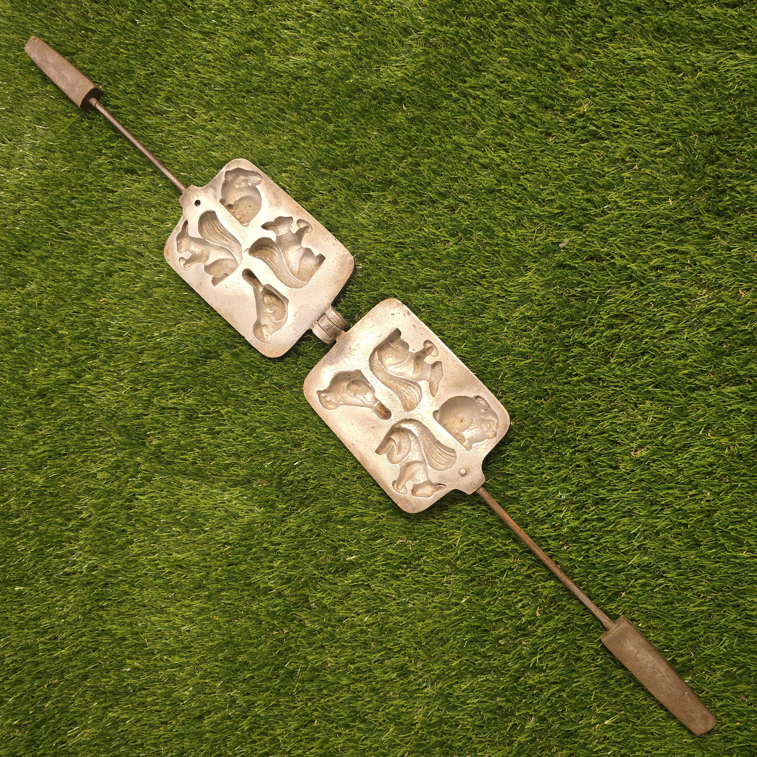 Senovinė asorti keptuvė (2 voveraitės, zuikutis, paukštelis)