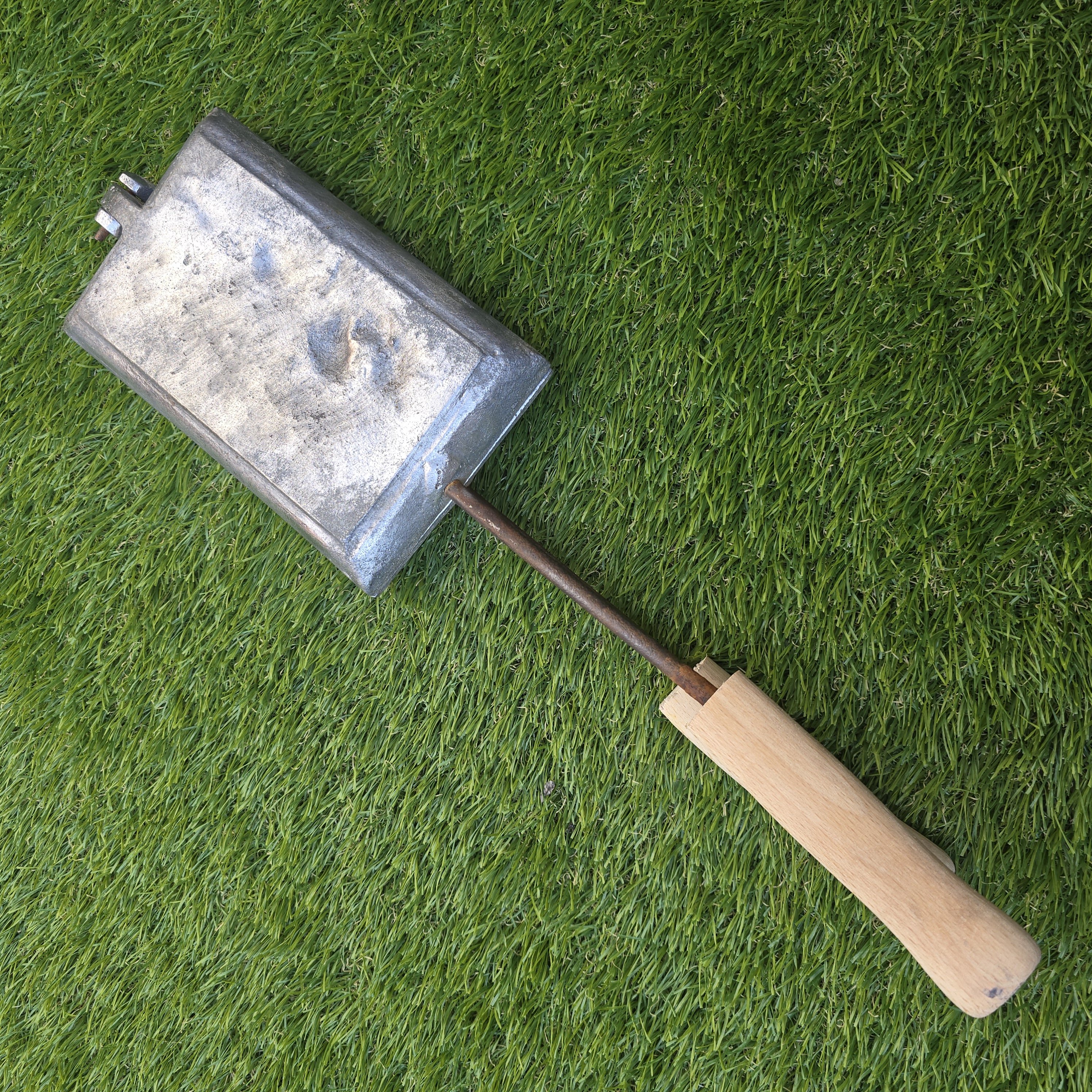 Senovinė asorti (5 grybukai, 2 voveraitės ir paukštelis) keptuvė