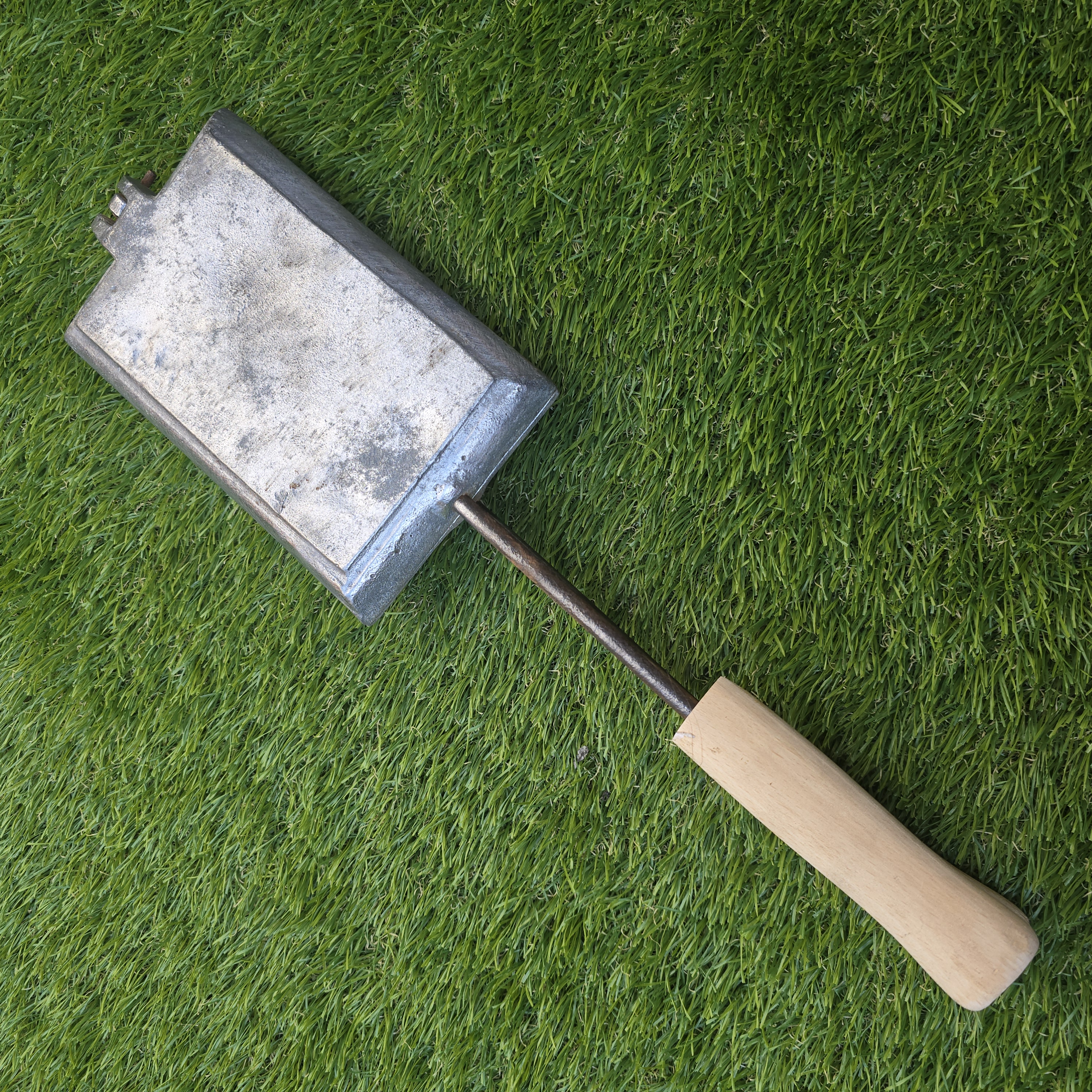 Senovinė asorti (5 grybukai, 2 voveraitės ir paukštelis) keptuvė