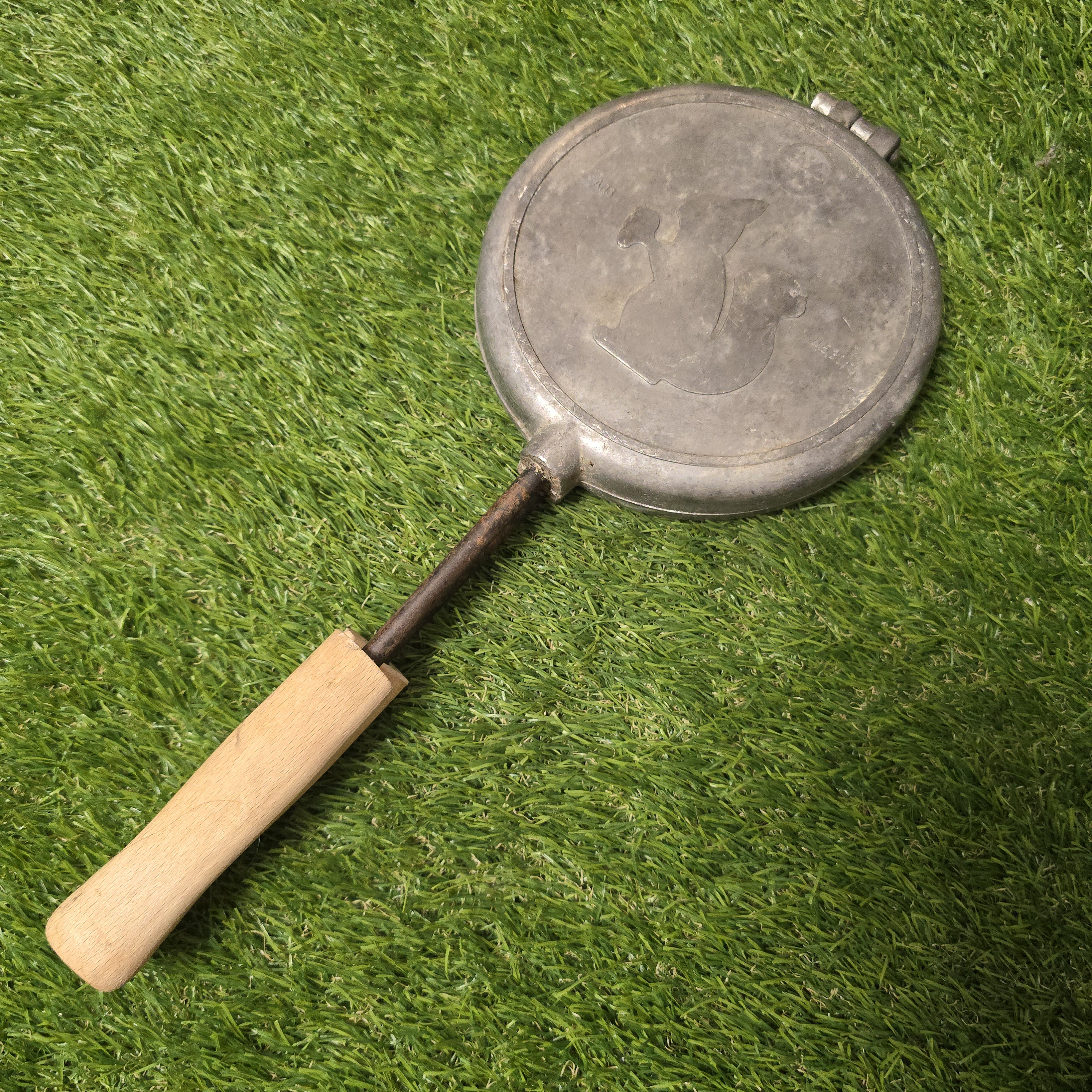 Senovinė asorti keptuvė (2 voveraitės ir 3 grybukai)