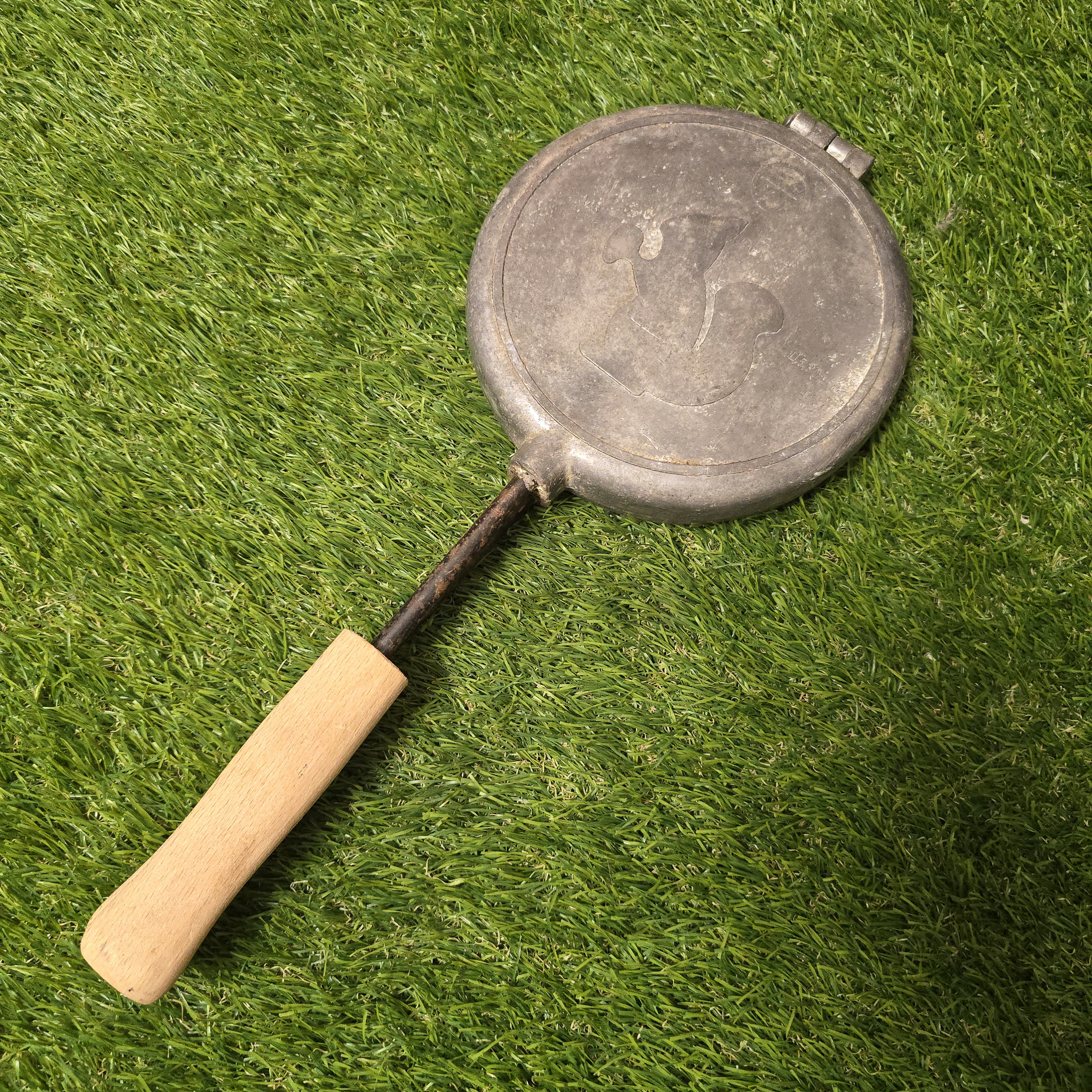 Senovinė asorti keptuvė (2 voveraitės ir 3 grybukai)