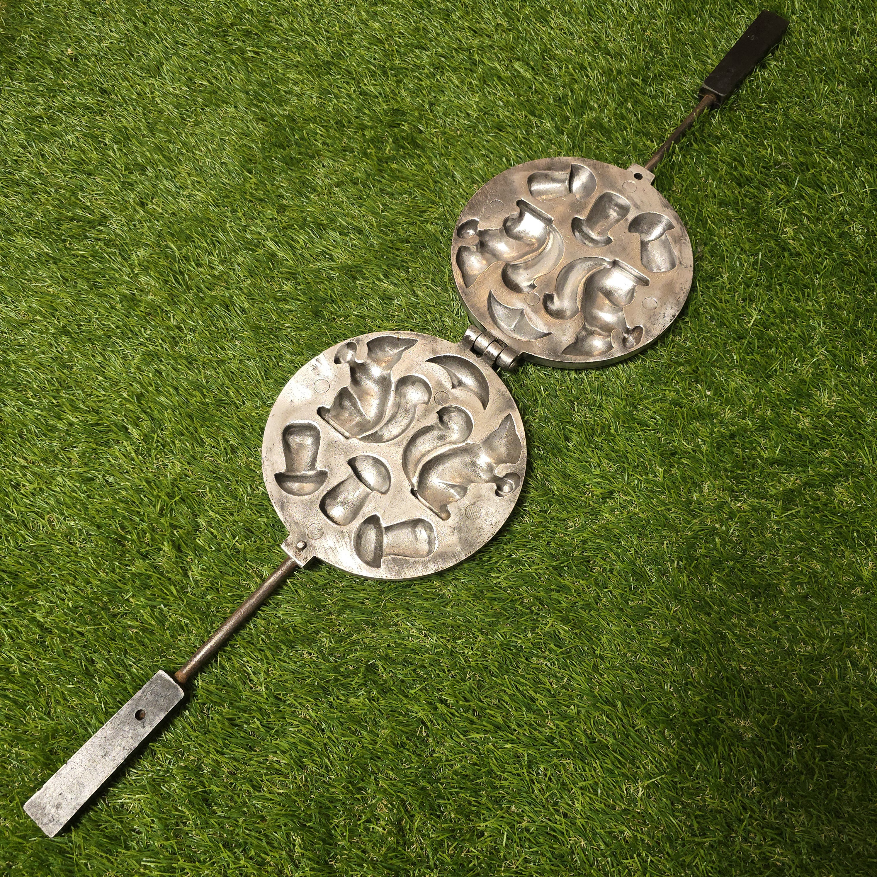 Senovinė asorti keptuvė (2 voveraitės ir 3 grybukai)