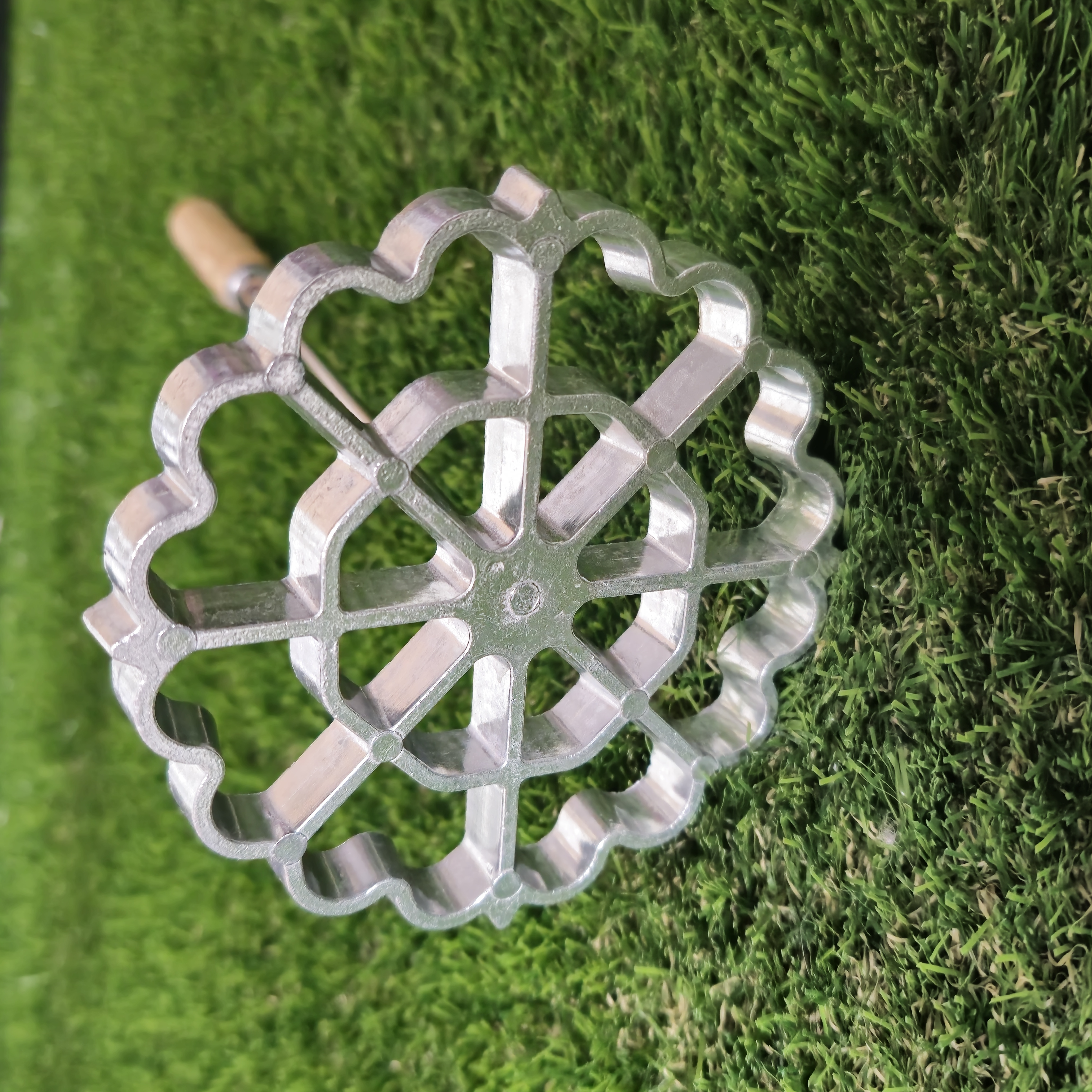 Šiuolaikinė žagarėlių formelė su koteliu