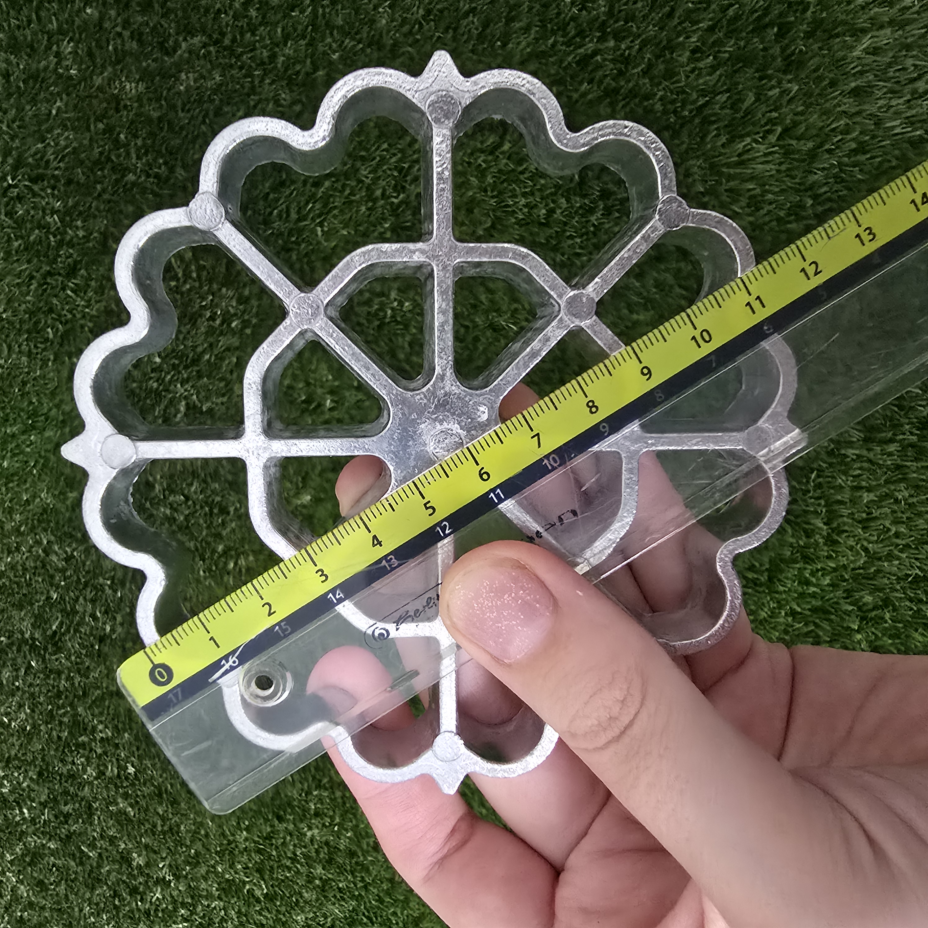 Šiuolaikinė žagarėlių formelė su koteliu