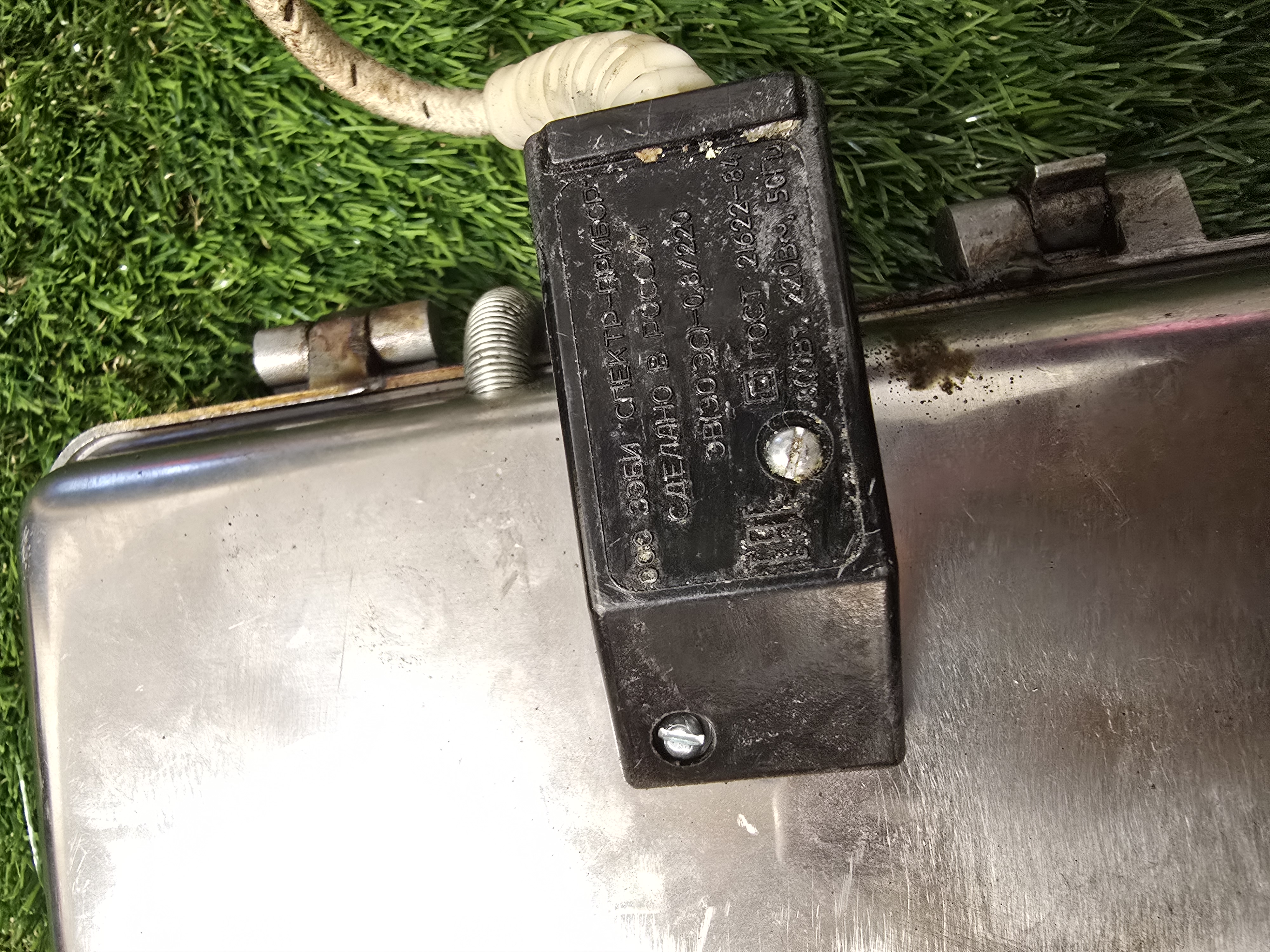 Senovinė elektrinė vaflinė su laidu