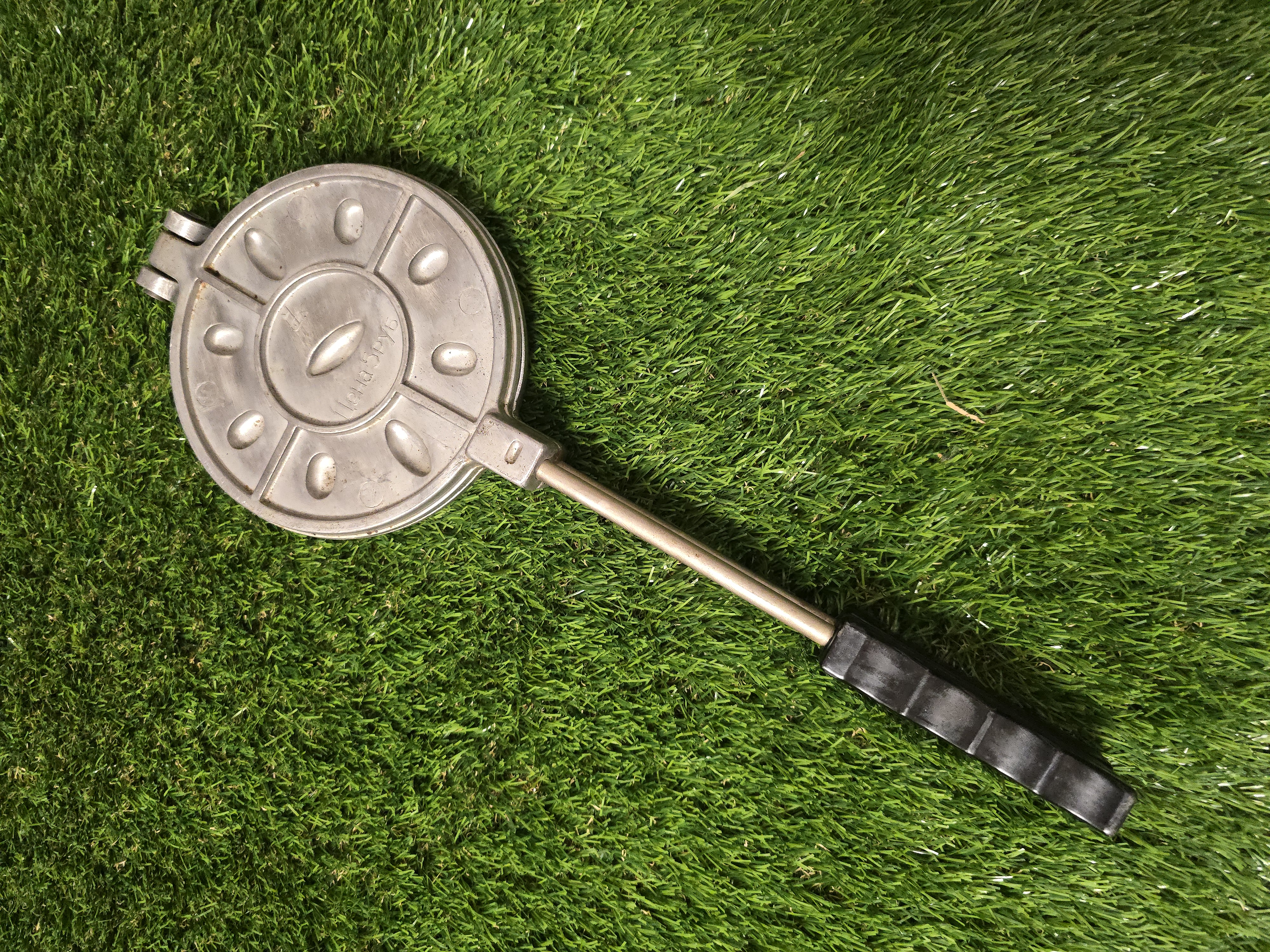 Asorti (2 grybukai, 1 kankorėžis, 6 riešutėliai) keptuvė