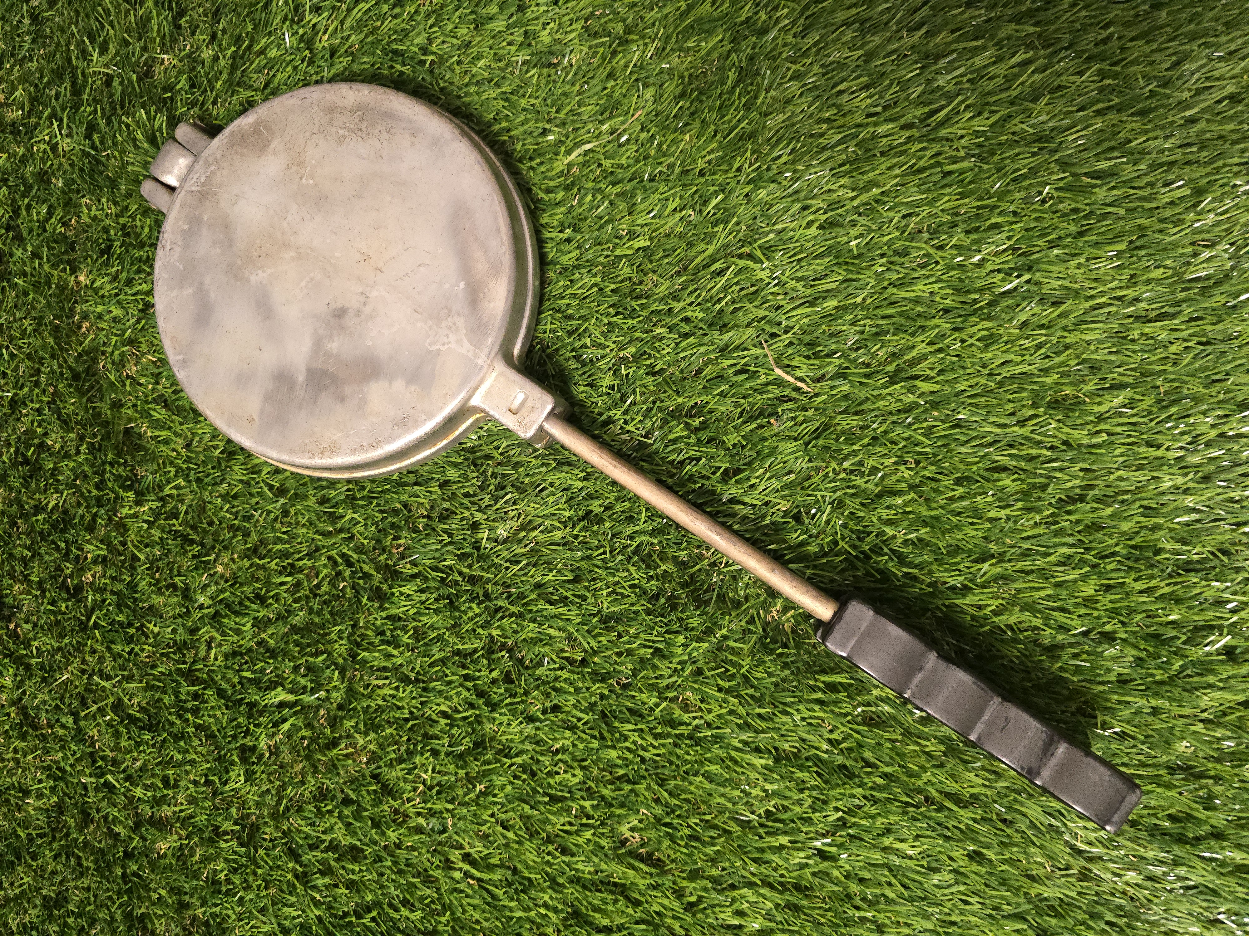 Asorti (2 grybukai, 1 kankorėžis, 6 riešutėliai) keptuvė