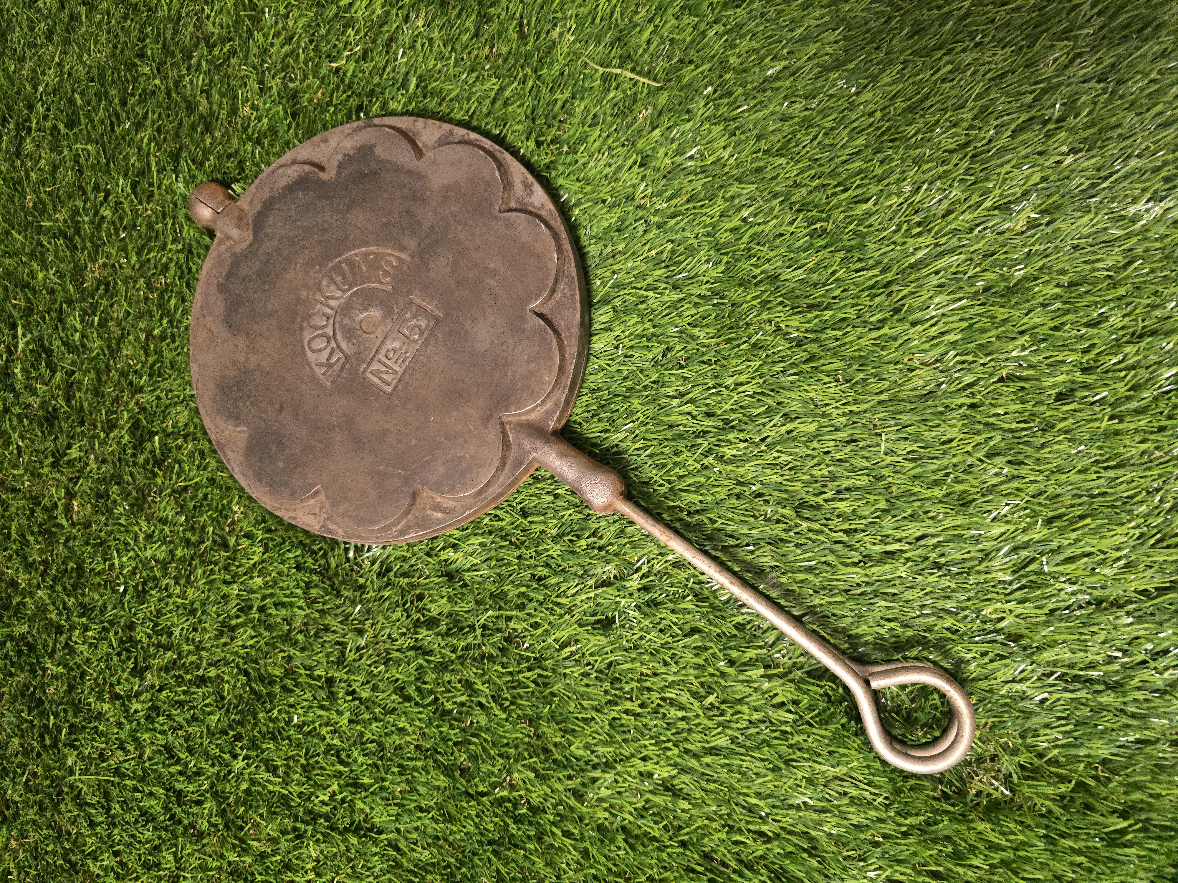 Ketaus čirvinių blynų keptuvė