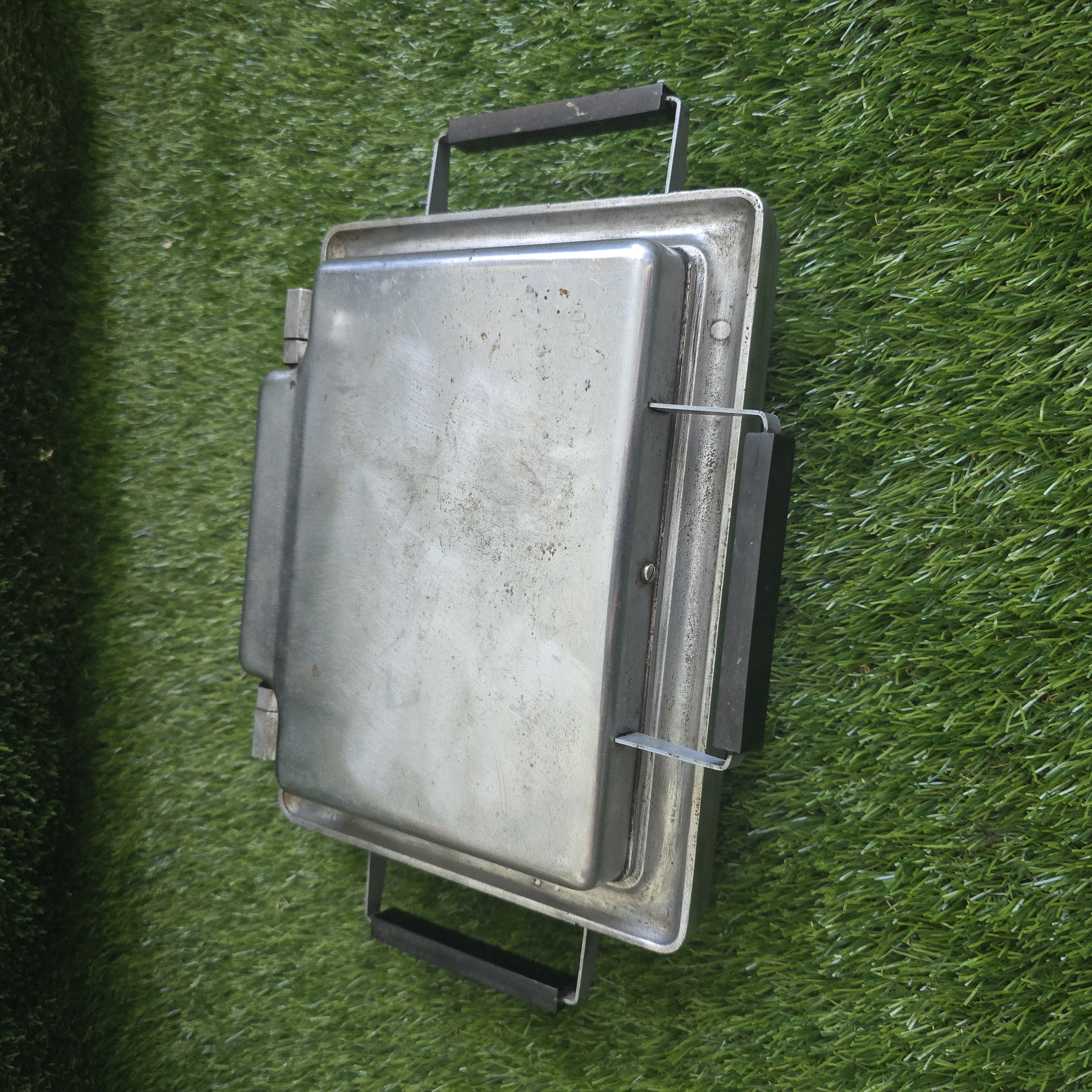 Senovinė elektrinė vaflinė su laidu ploniems vafliams